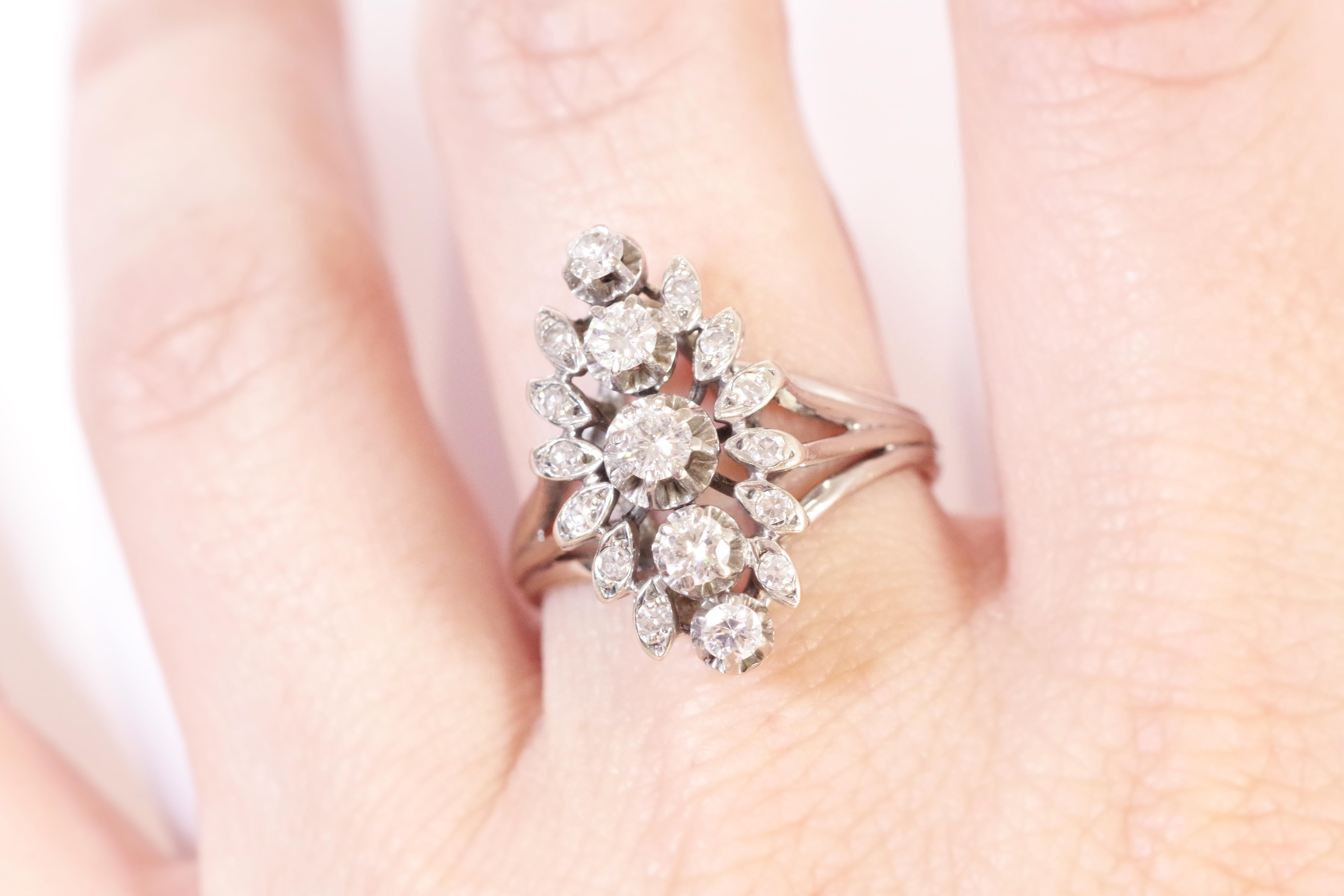 Navette diamond ring in 18 karat white gold, wedding ring In Fair Condition For Sale In PARIS, FR