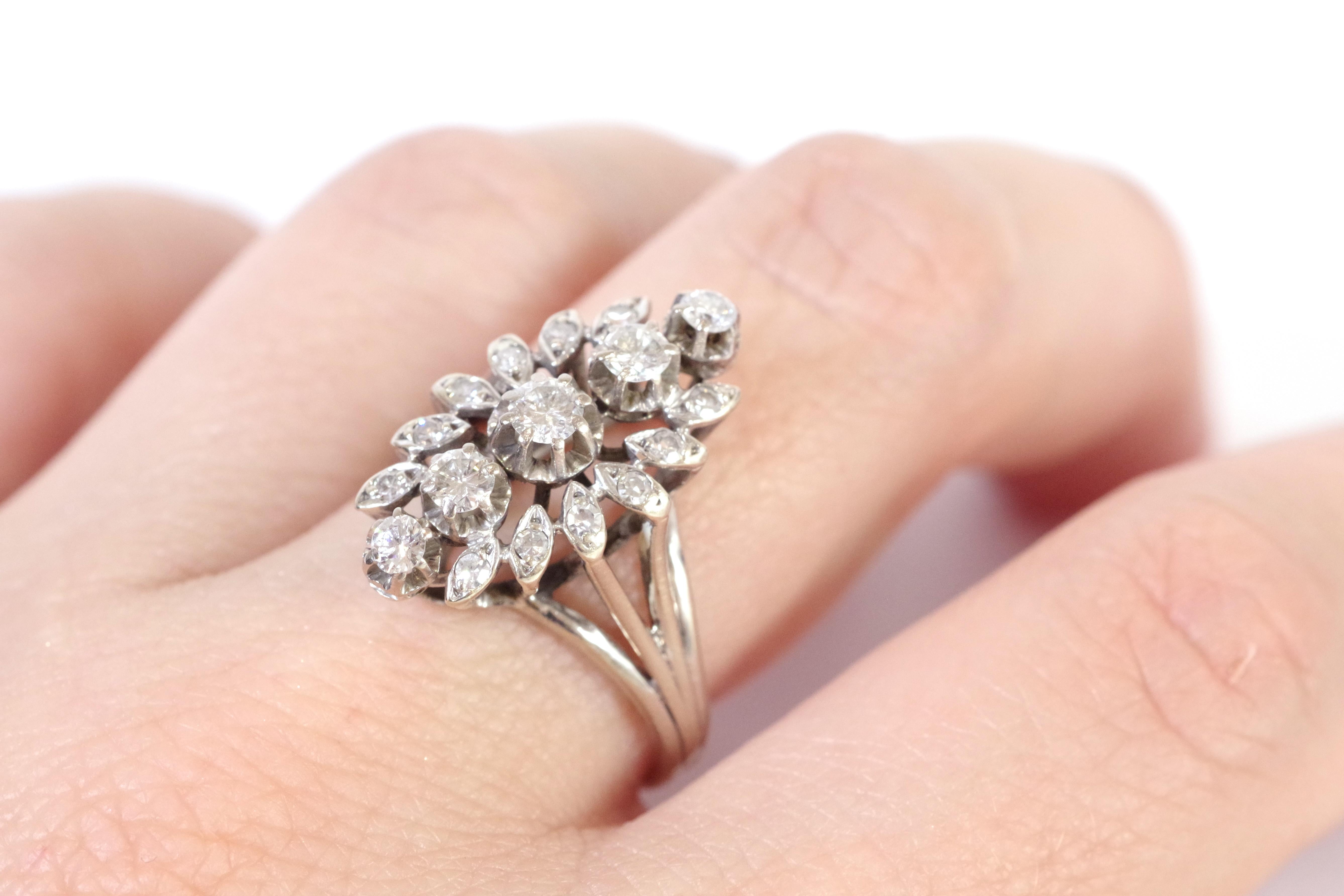 Women's Navette diamond ring in 18 karat white gold, wedding ring For Sale