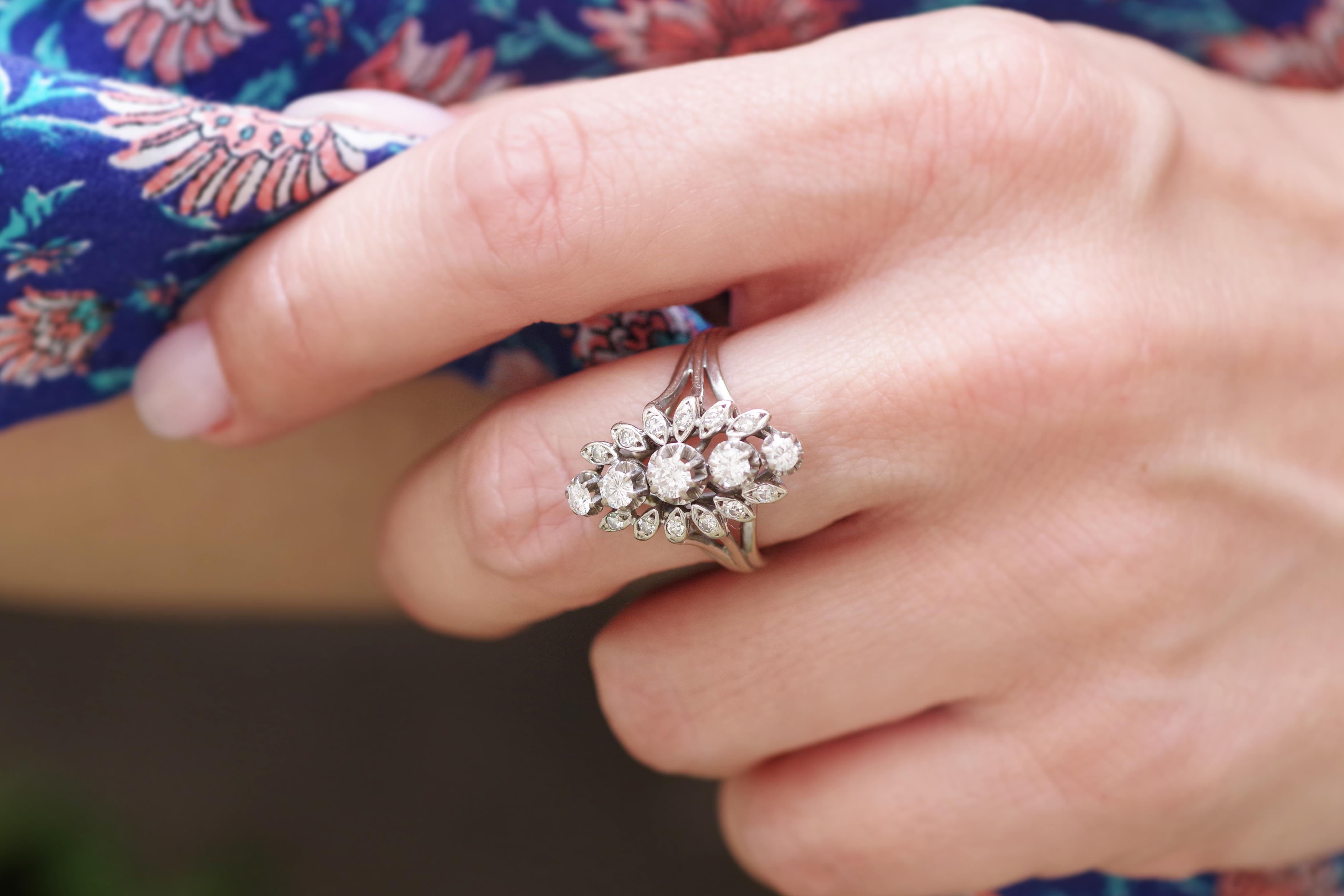 Navette diamond ring in 18 karat white gold, wedding ring For Sale 1