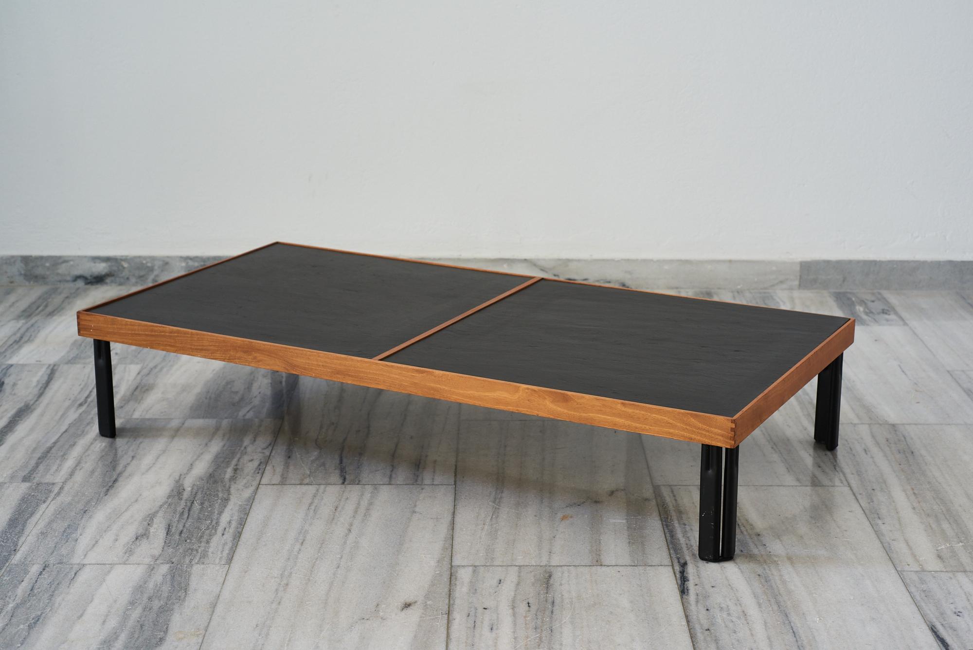 Naviglio coffee table by Piero de Martini for Cassina, 1980s.
Chic low coffee table that features two clear square table tops executed in slate, surrounded by a walnut frame. The double black lacquered metal legs feature an interesting visual effect