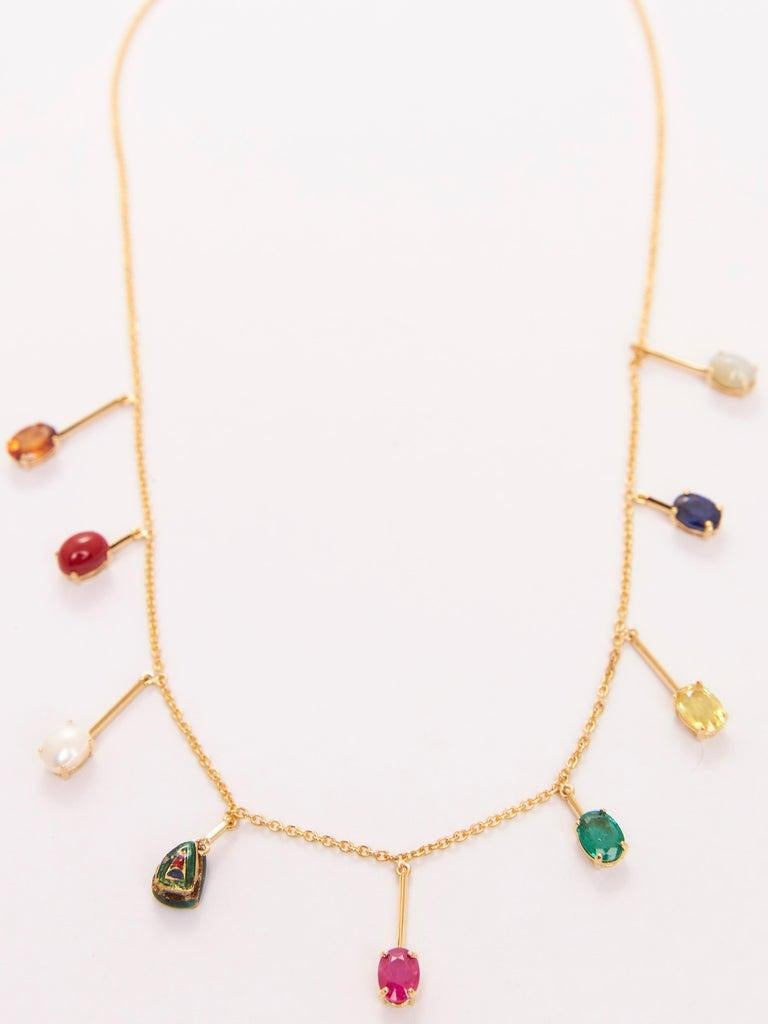 Taglio grezzo Catena con charme Navratna in oro 18kt in vendita
