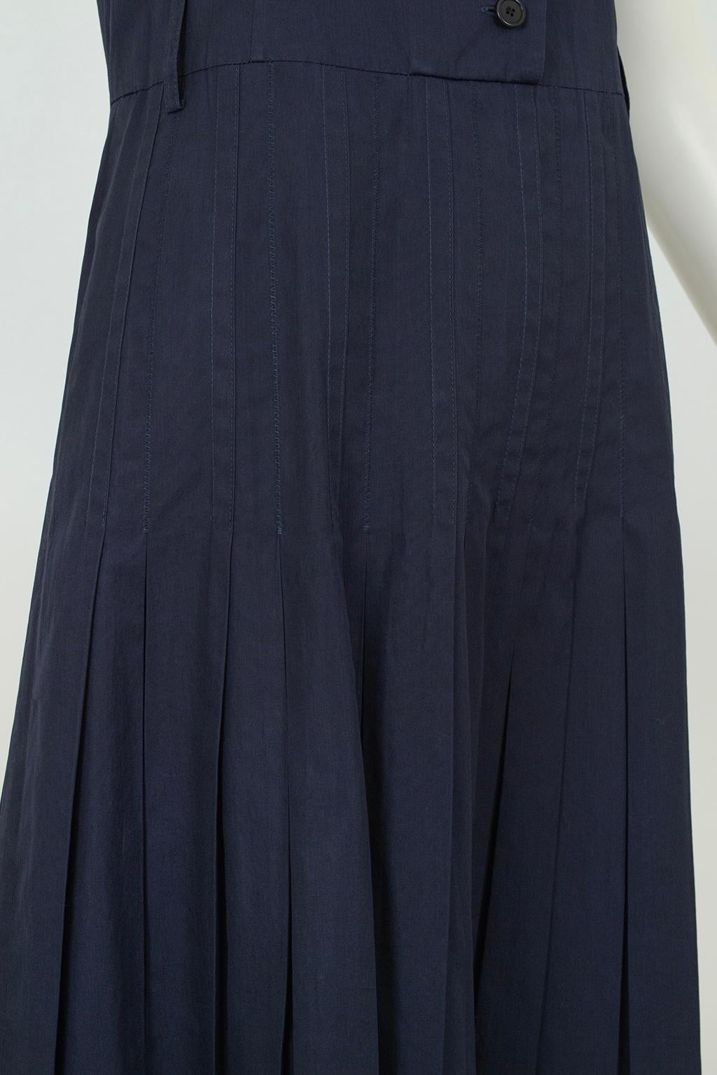 Robe-chemise sans manches à plis en forme de couteau d'Akris, marine, étiquettes d'origine - XS, 2012 en vente 6