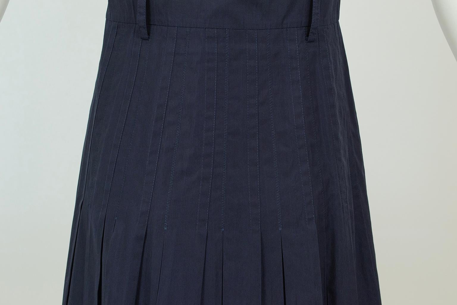 Robe-chemise sans manches à plis en forme de couteau d'Akris, marine, étiquettes d'origine - XS, 2012 en vente 7