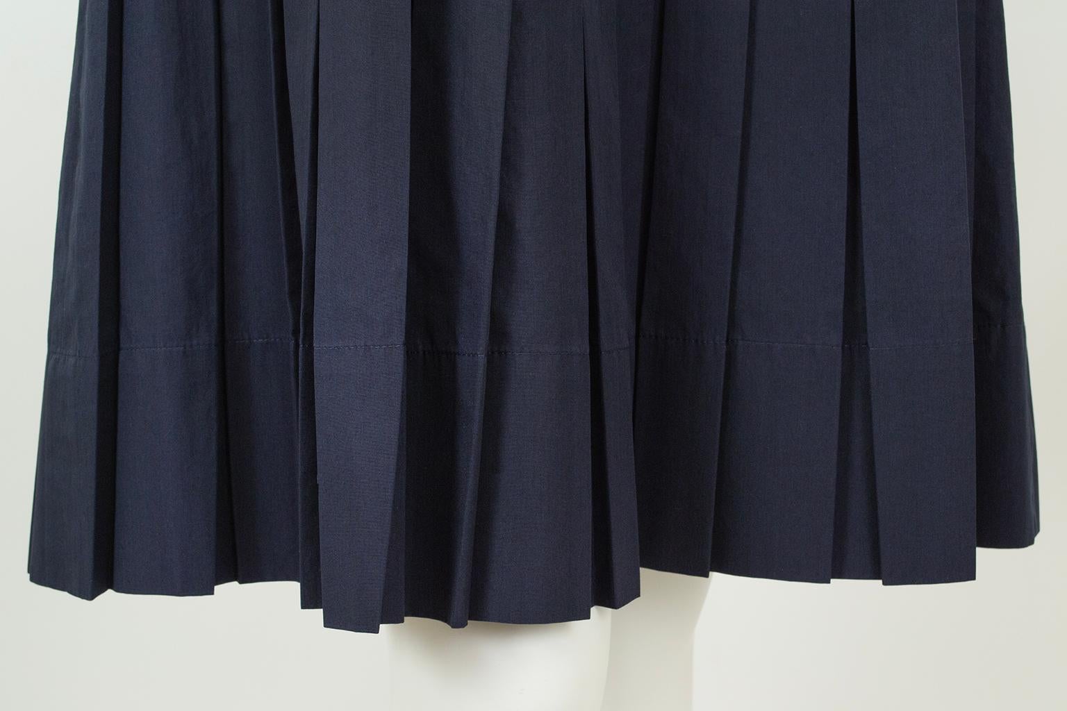 Robe-chemise sans manches à plis en forme de couteau d'Akris, marine, étiquettes d'origine - XS, 2012 en vente 10