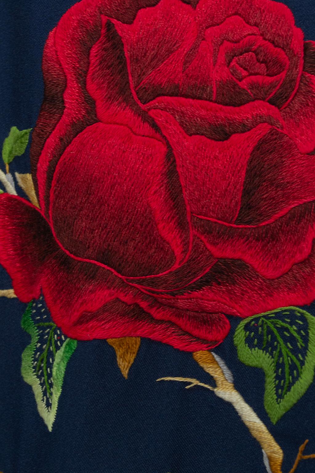 Navy and Red Rose Embroidered Vietnamese Split Cheongsam Tunic – XS, 1960s For Sale 5