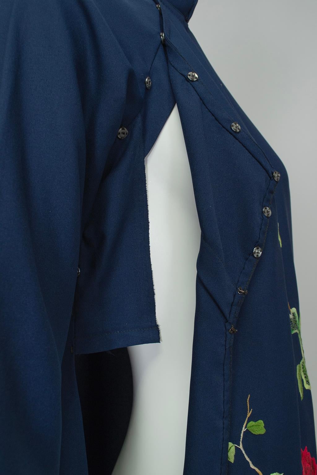 Navy and Red Rose Embroidered Vietnamese Split Cheongsam Tunic – XS, 1960s For Sale 6
