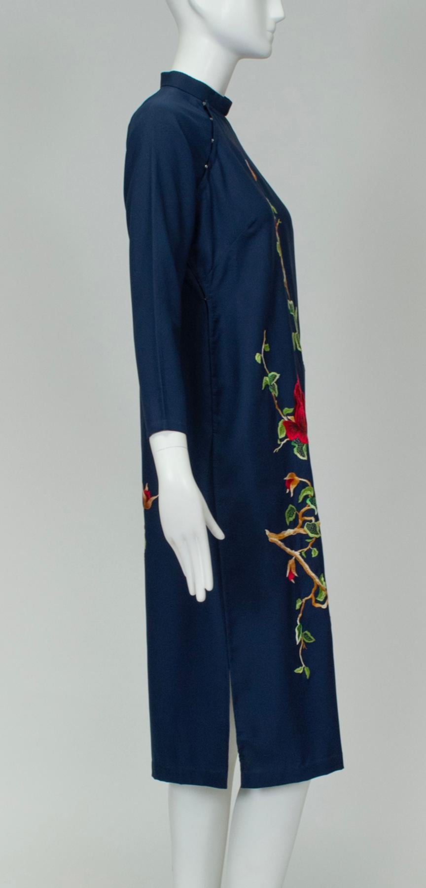 Black Navy and Red Rose Embroidered Vietnamese Split Cheongsam Tunic – XS, 1960s For Sale