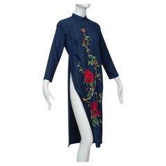 Navy and Red Rose Embroidered Vietnamese Split Cheongsam Tunic – XS, 1960s