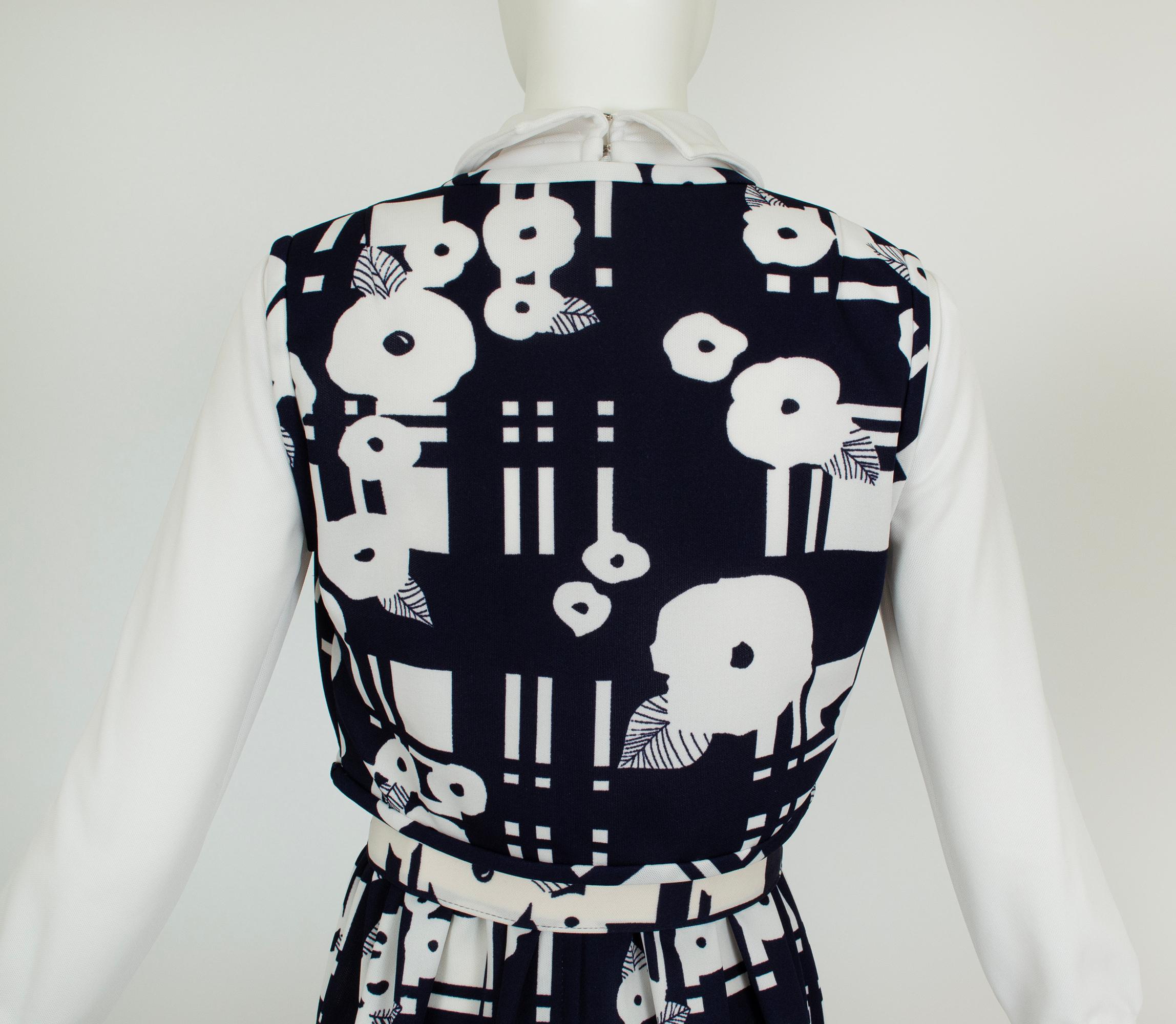 Navy and White Graphic Print Belted Maxi Hostess Dress w Vest – S, late l960s For Sale 9