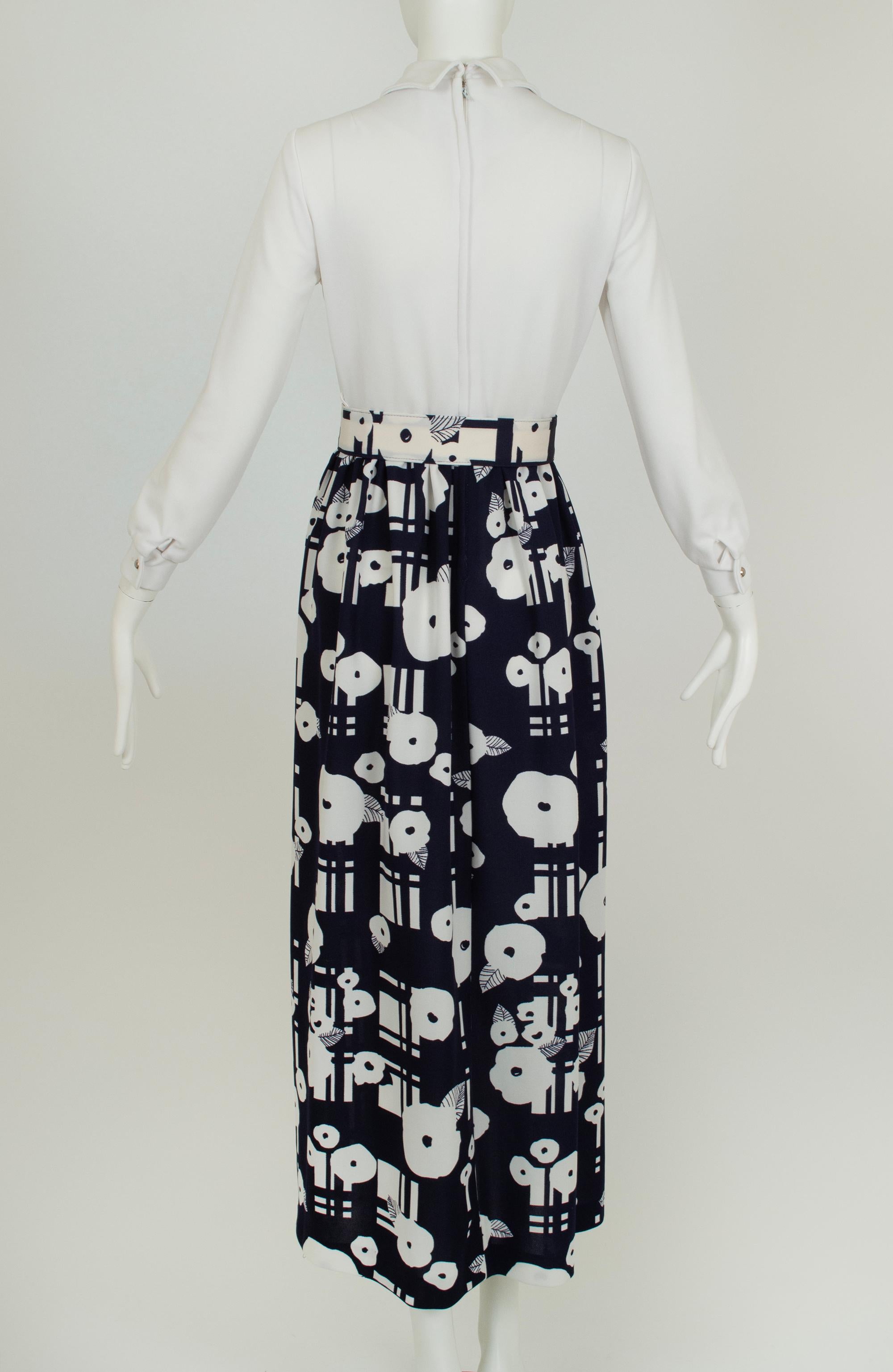 Navy and White Graphic Print Belted Maxi Hostess Dress w Vest – S, late l960s For Sale 2