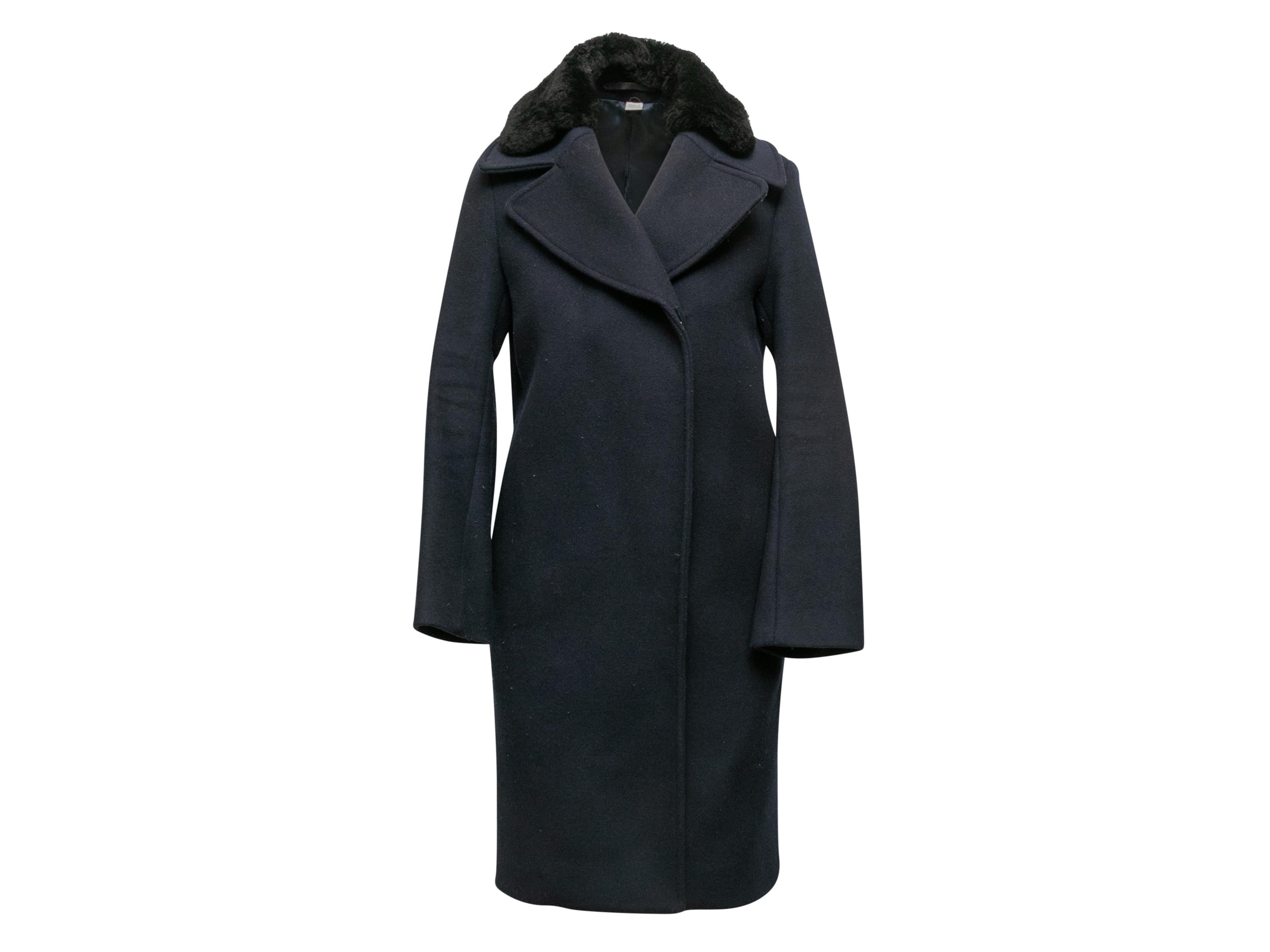 Marineblauer Mantel aus Wolle und schwarzem Shearling von Acne Studios. Gekerbtes Revers. Verdeckte Verschlüsse vorne. 30