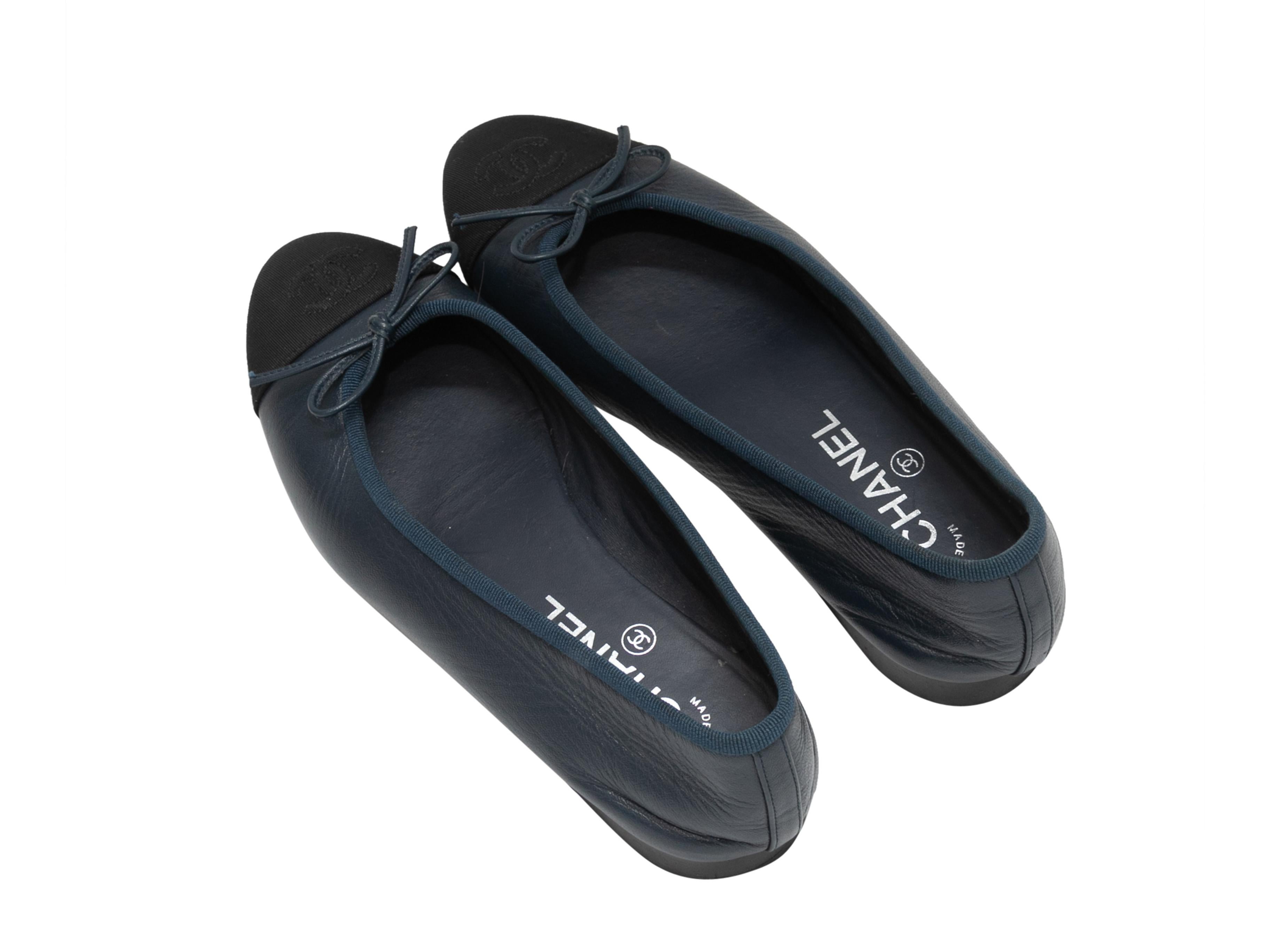 Navy & Black Chanel Cap-Toe Ballet Flats Size 36.5 In Good Condition For Sale In New York, NY