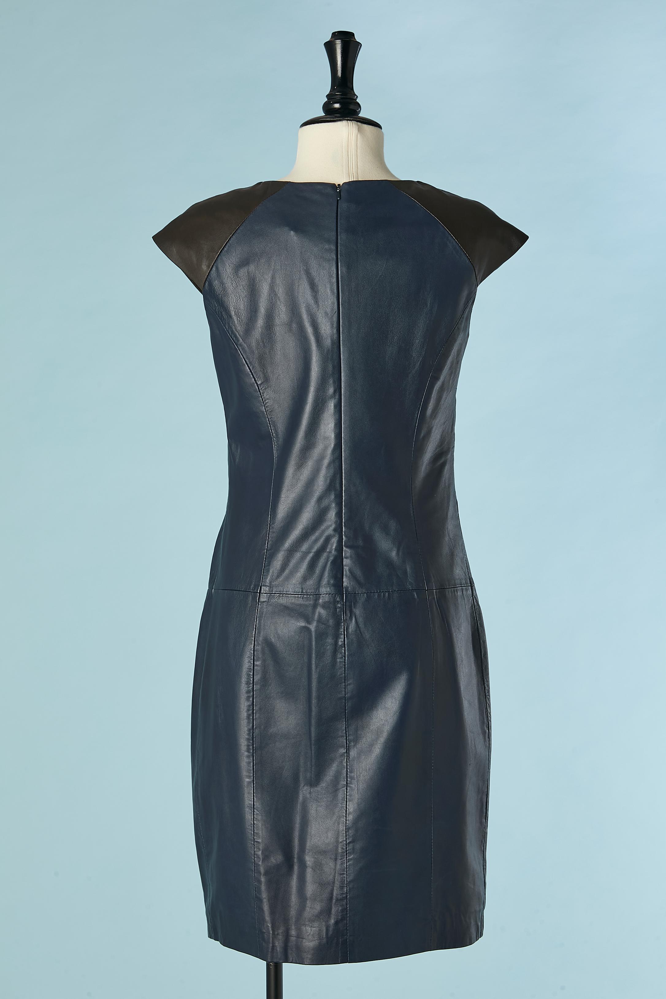 Robe sans manches à épaulettes en cuir bleu marine et noir  TRU Trussardi  en vente 1