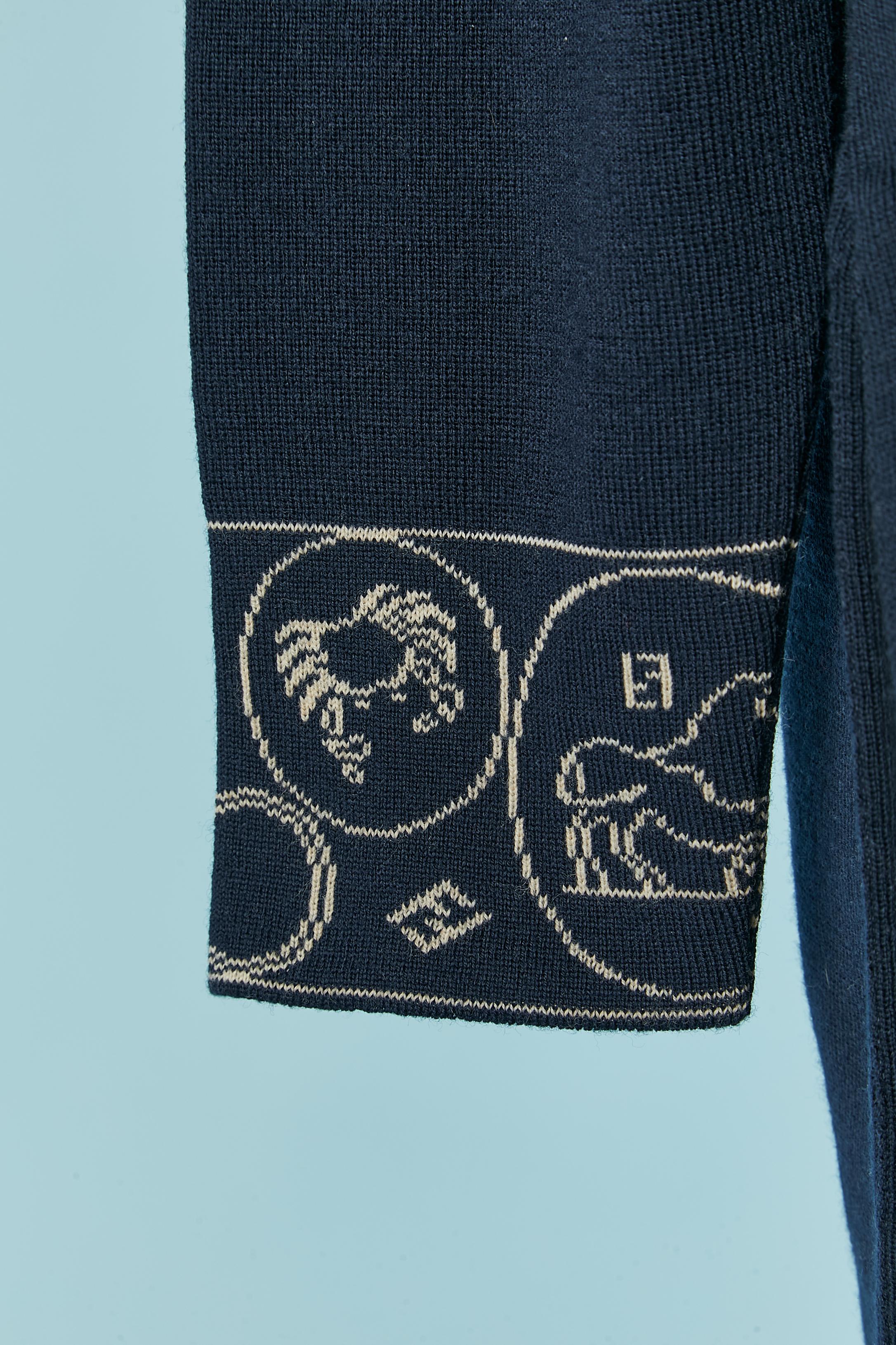 Marineblaue und Off-White Wolljacquard-Strickjacke FENDI im Zustand „Hervorragend“ im Angebot in Saint-Ouen-Sur-Seine, FR