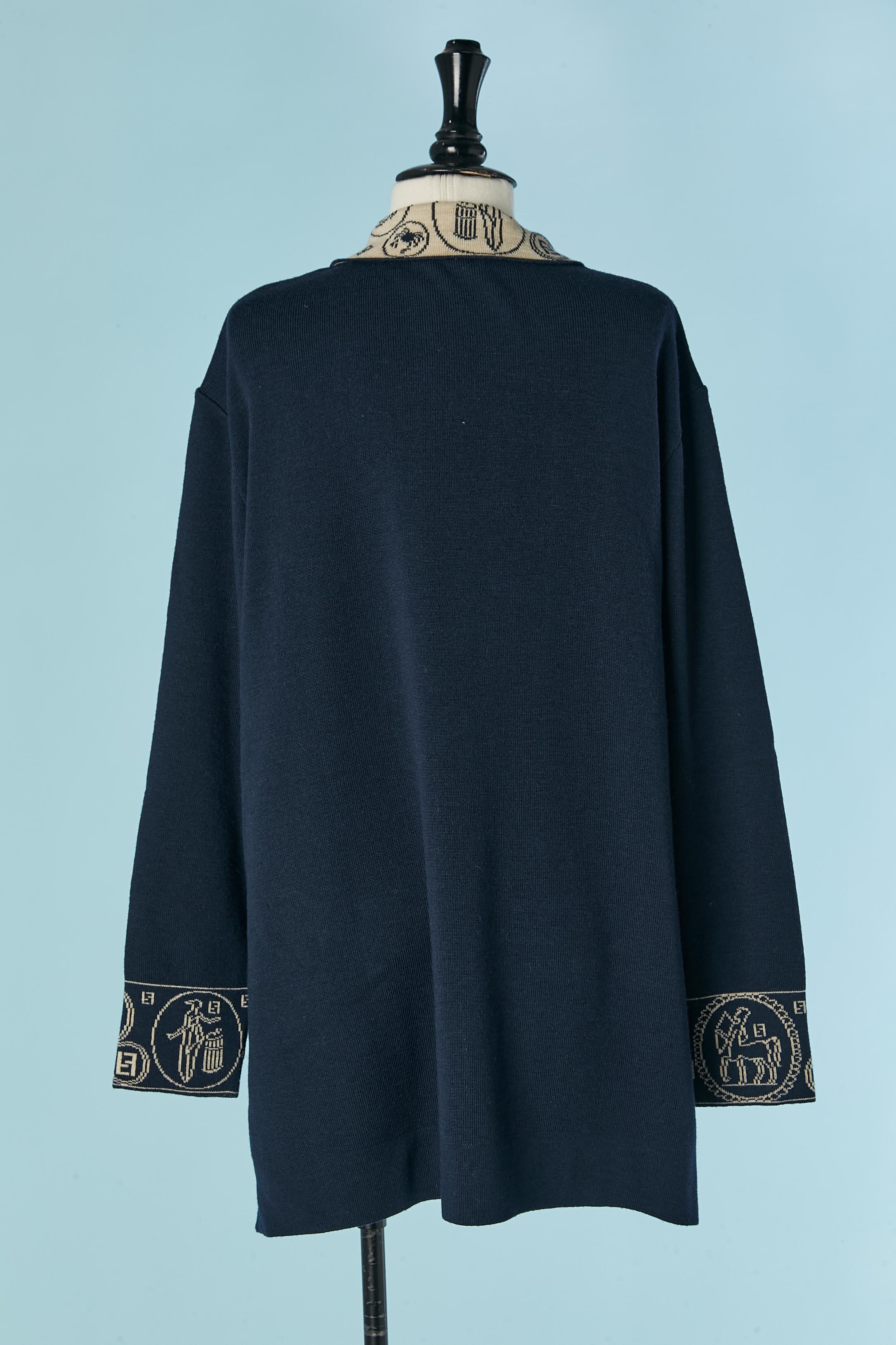 Marineblaue und Off-White Wolljacquard-Strickjacke FENDI im Angebot 2