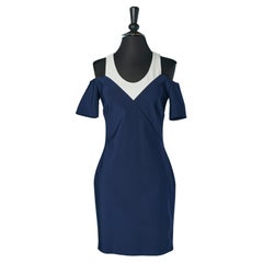 Abito blu navy e bianco con apertura sulle spalle Mugler
