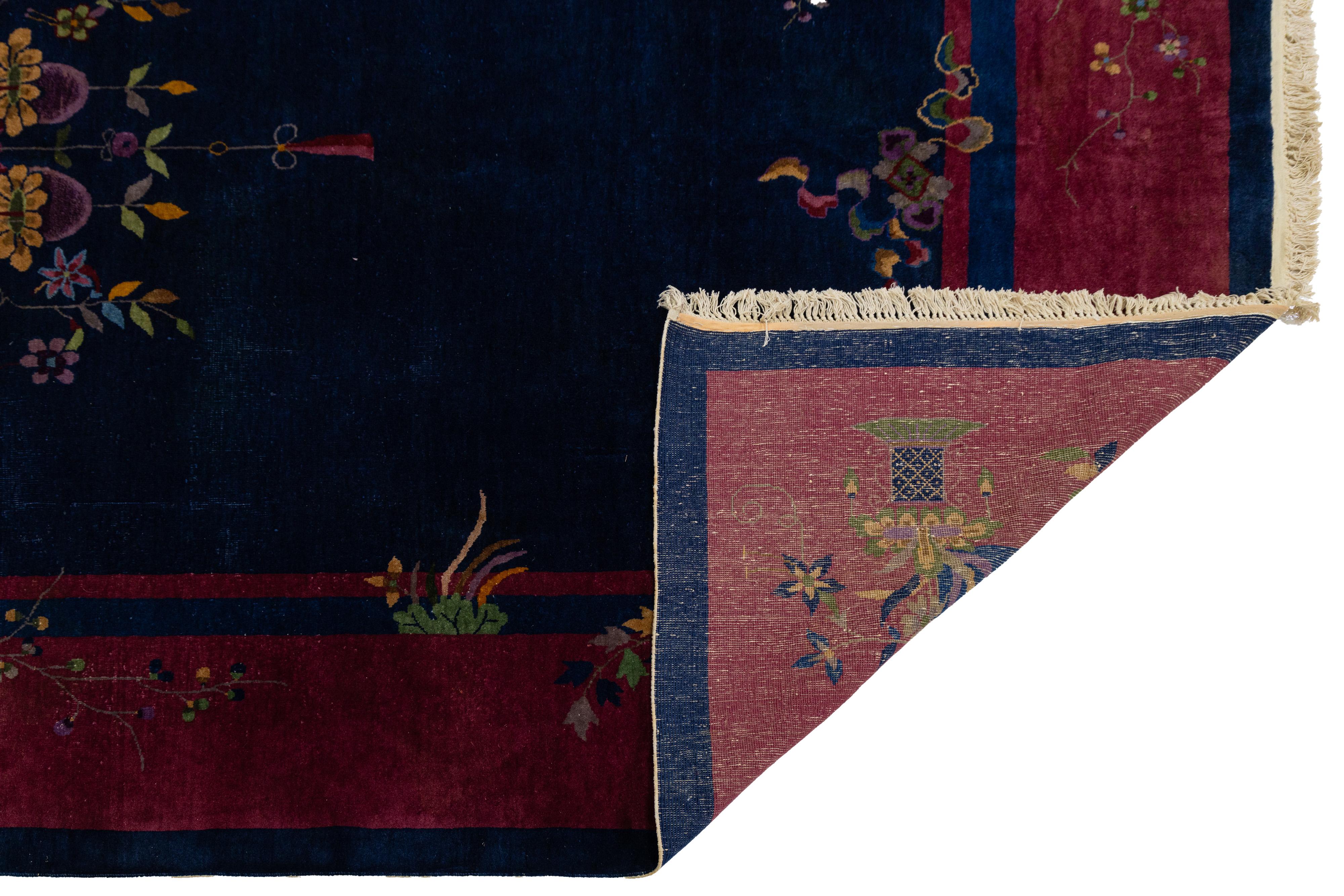 Esportazione cinese Tappeto in lana cinese Art Deco antico blu navy con un design classico in vendita