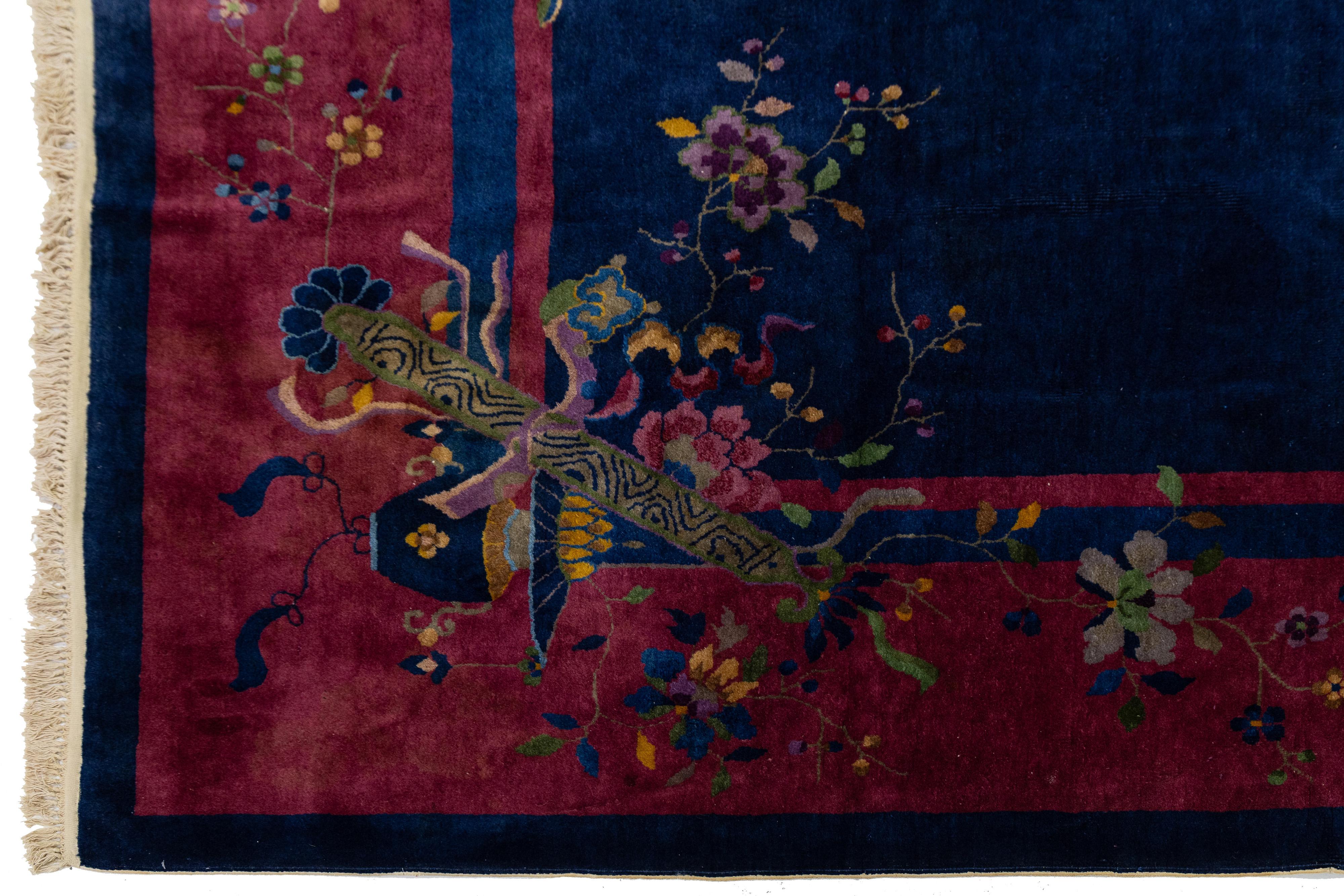 Tappeto in lana cinese Art Deco antico blu navy con un design classico in vendita 1