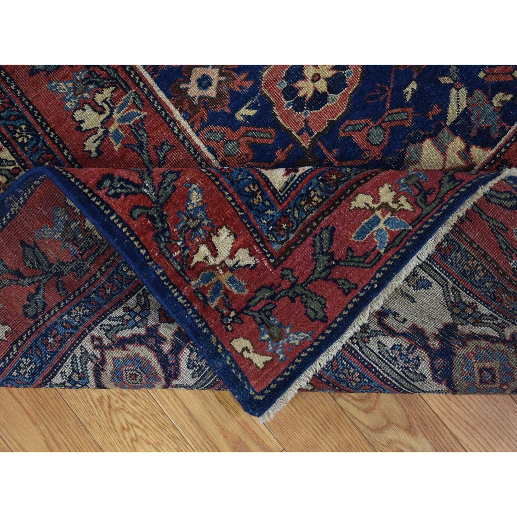 Tapis en laine bleu marine ancien Bijar persan ancien, à porter seul, noué à la main, surdimensionné Bon état - En vente à Carlstadt, NJ