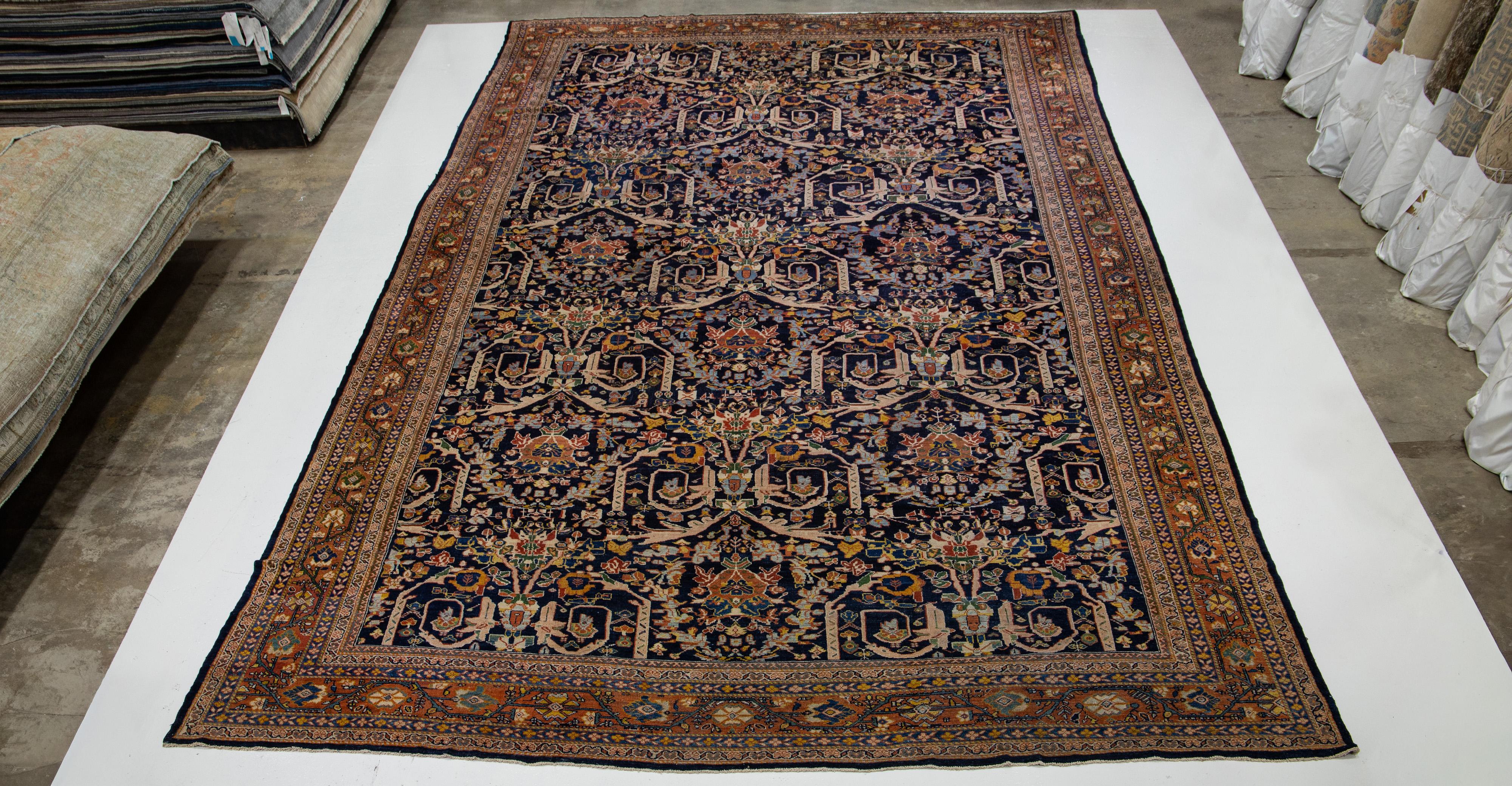 Marineblauer antiker persischer Mahal-Wollteppich, handgefertigt mit Blumenmotiv (19. Jahrhundert) im Angebot