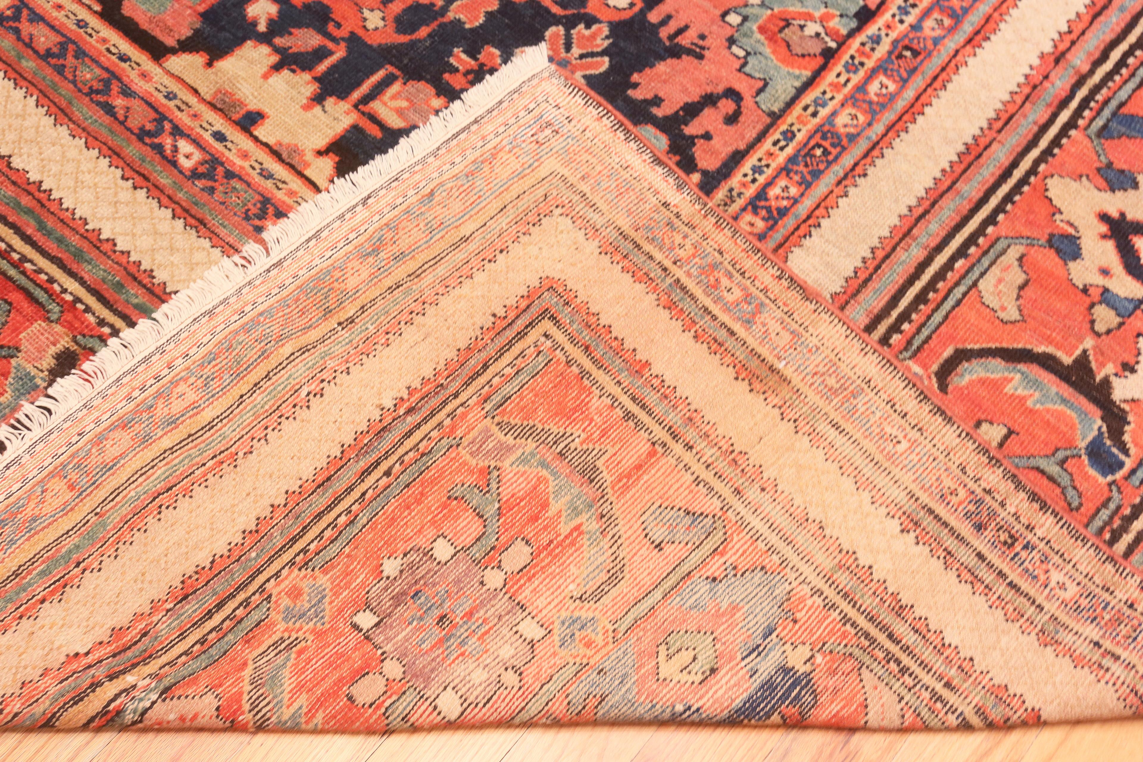 Antique Persian Sultanabad Rug.Size: 10 ft 8 in x 14 ft 2in In Good Condition For Sale In New York, NY