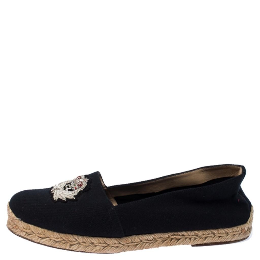 Christian Louboutin brings you these super-stylish espadrille loafers for that ultimate casual look. These quirky and fun loafers have been crafted from canvas and designed with an embroidered crest on the uppers. Braided midsoles and knitted