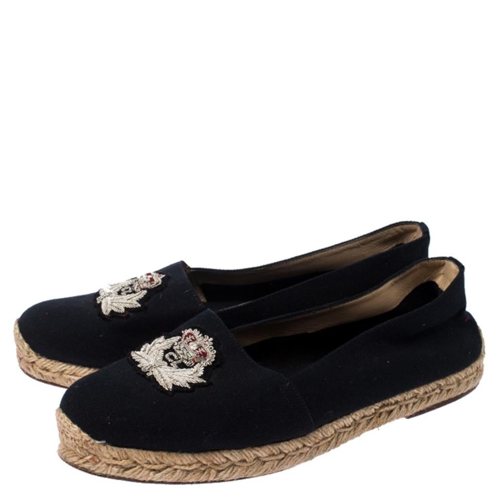 Navy Blue Canvas Gala Embroidered Crest Espadrille Loafers Size 39 In Good Condition In Dubai, Al Qouz 2