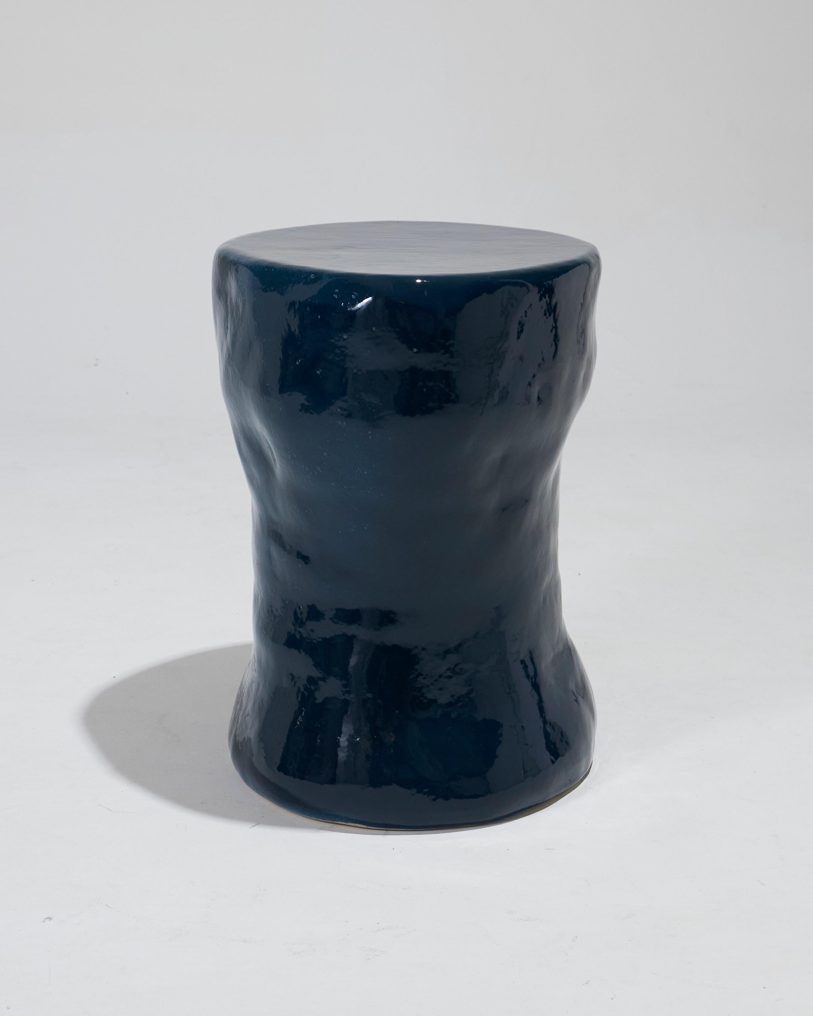 Table d'appoint en céramique bleu marine par Project 213A en vente 5