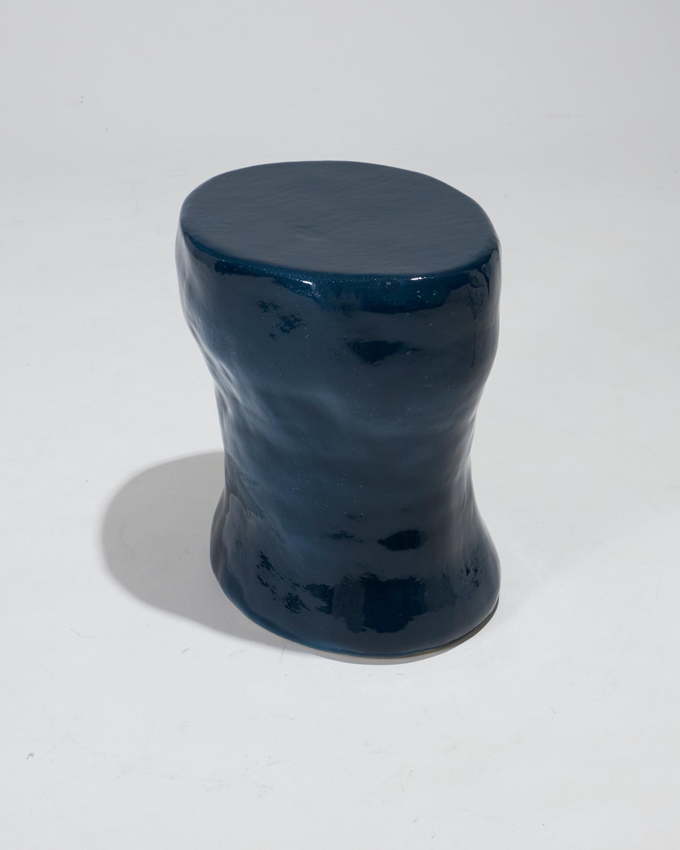 Table d'appoint en céramique bleu marine par Project 213A en vente 8