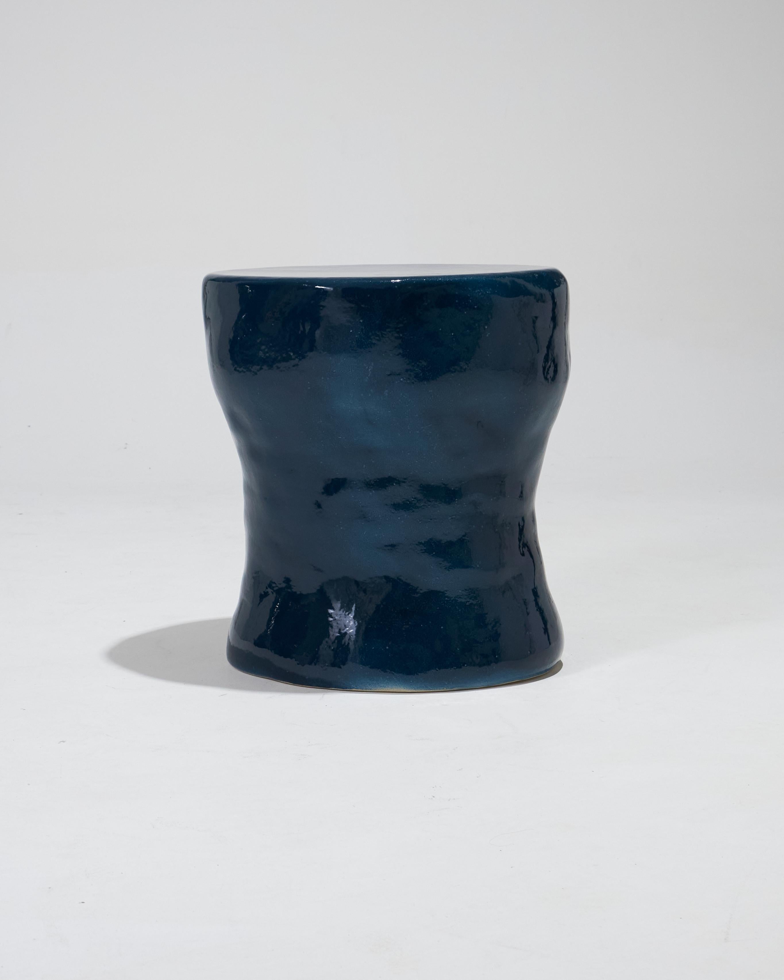 Table d'appoint en céramique bleu marine par Project 213A en vente 10