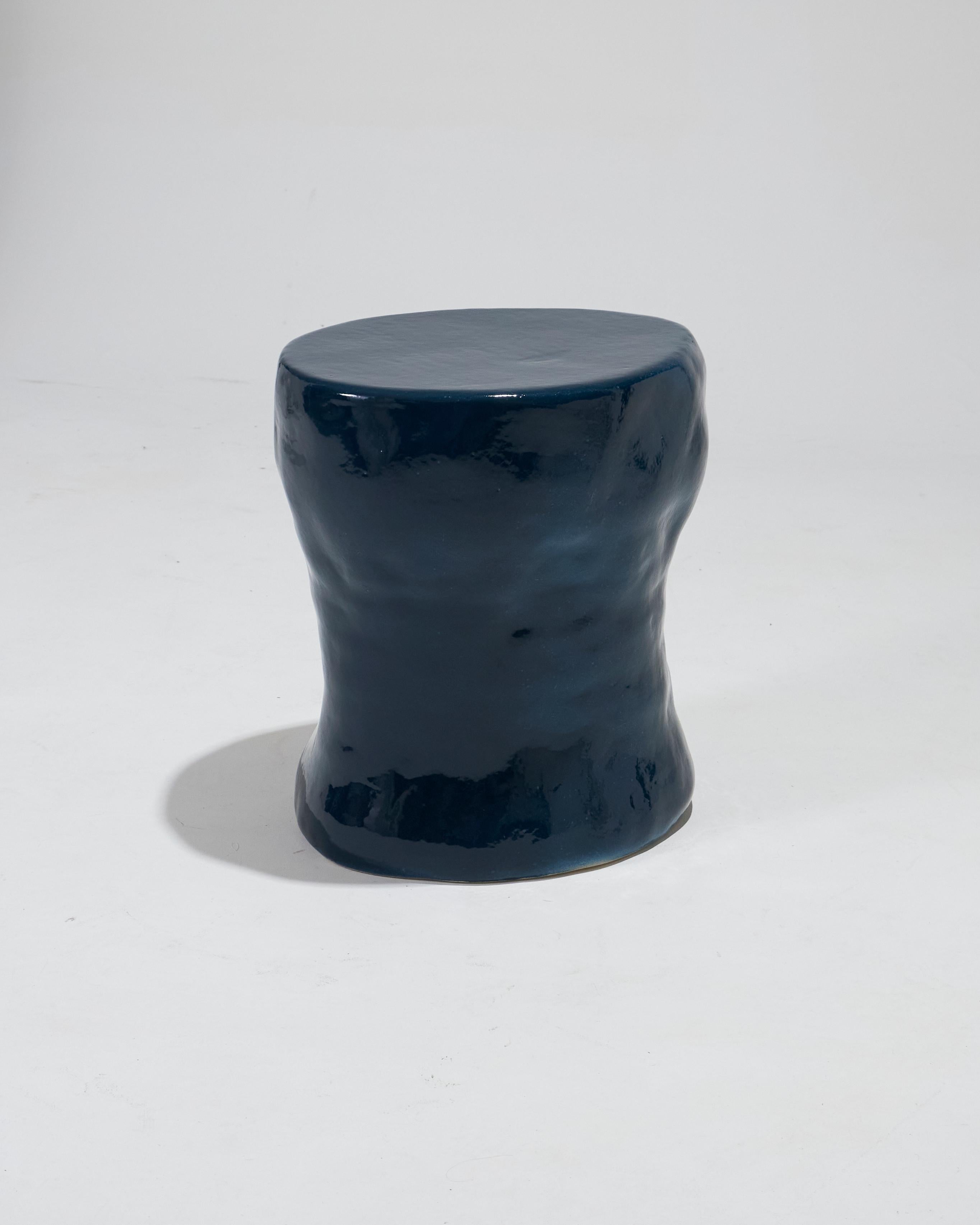 Table d'appoint en céramique bleu marine par Project 213A en vente 11