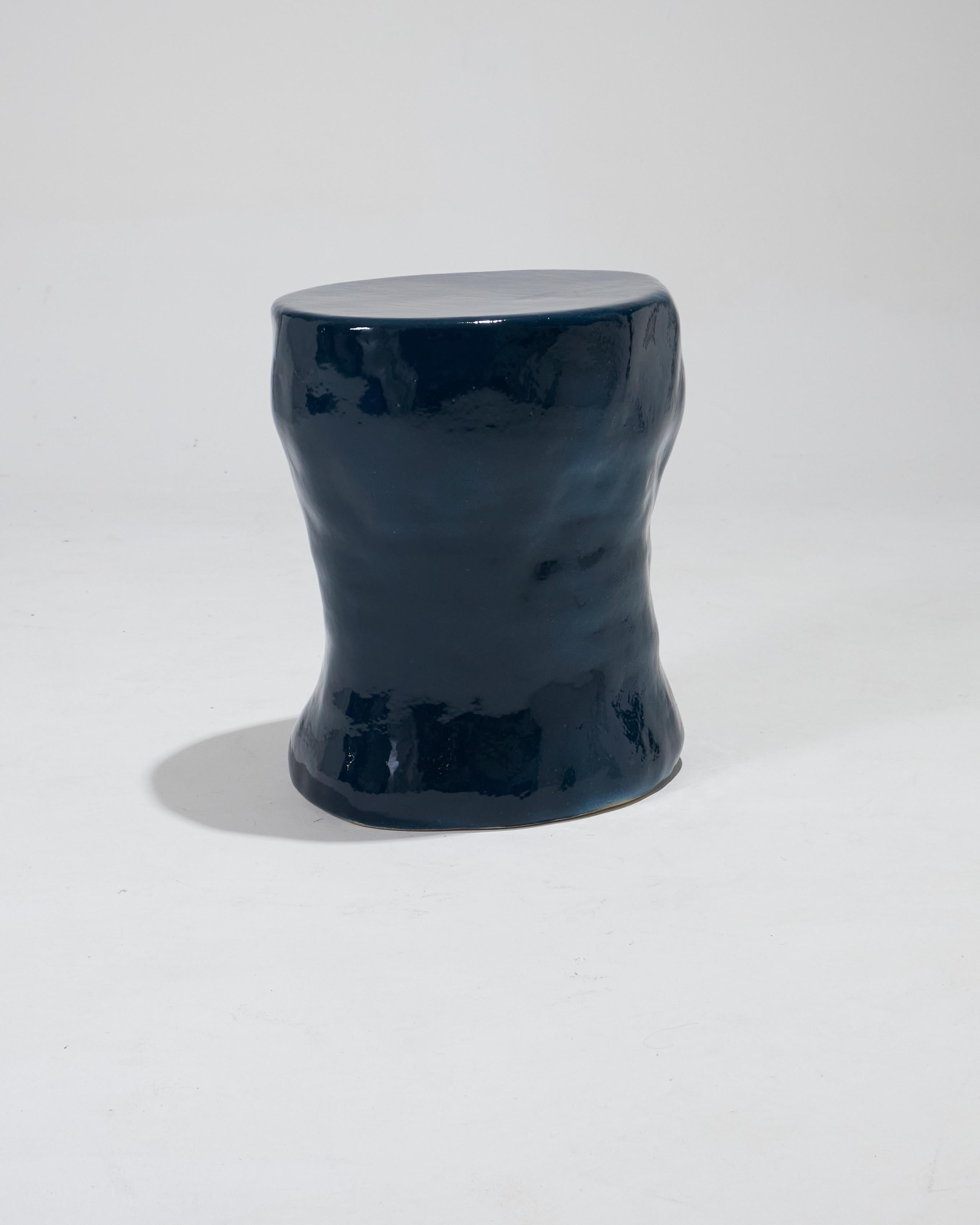 Table d'appoint en céramique bleu marine par Project 213A en vente 12