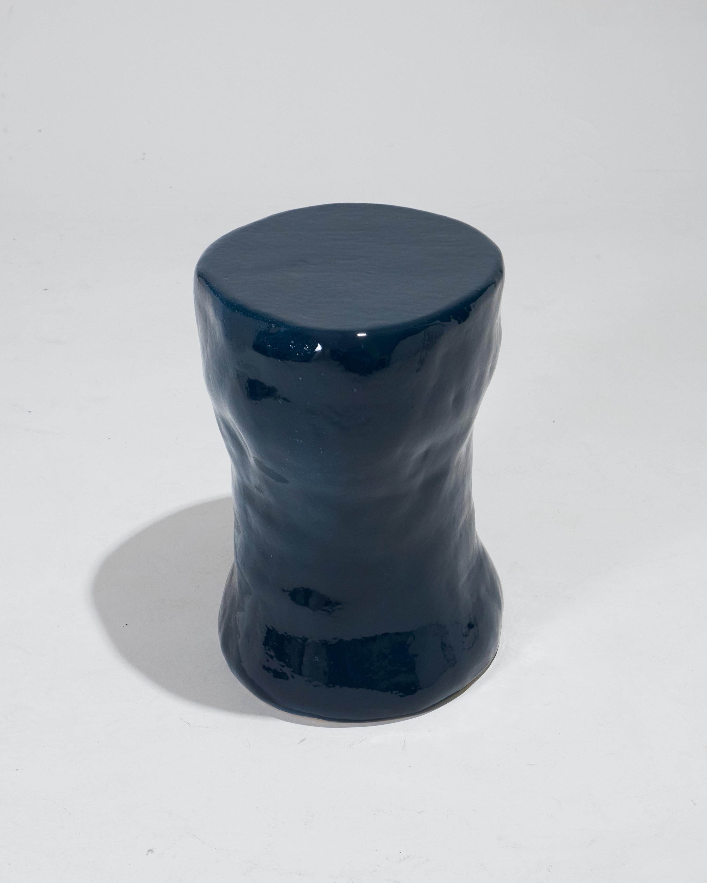 Table d'appoint en céramique bleu marine par Project 213A Excellent état - En vente à PARIS, FR