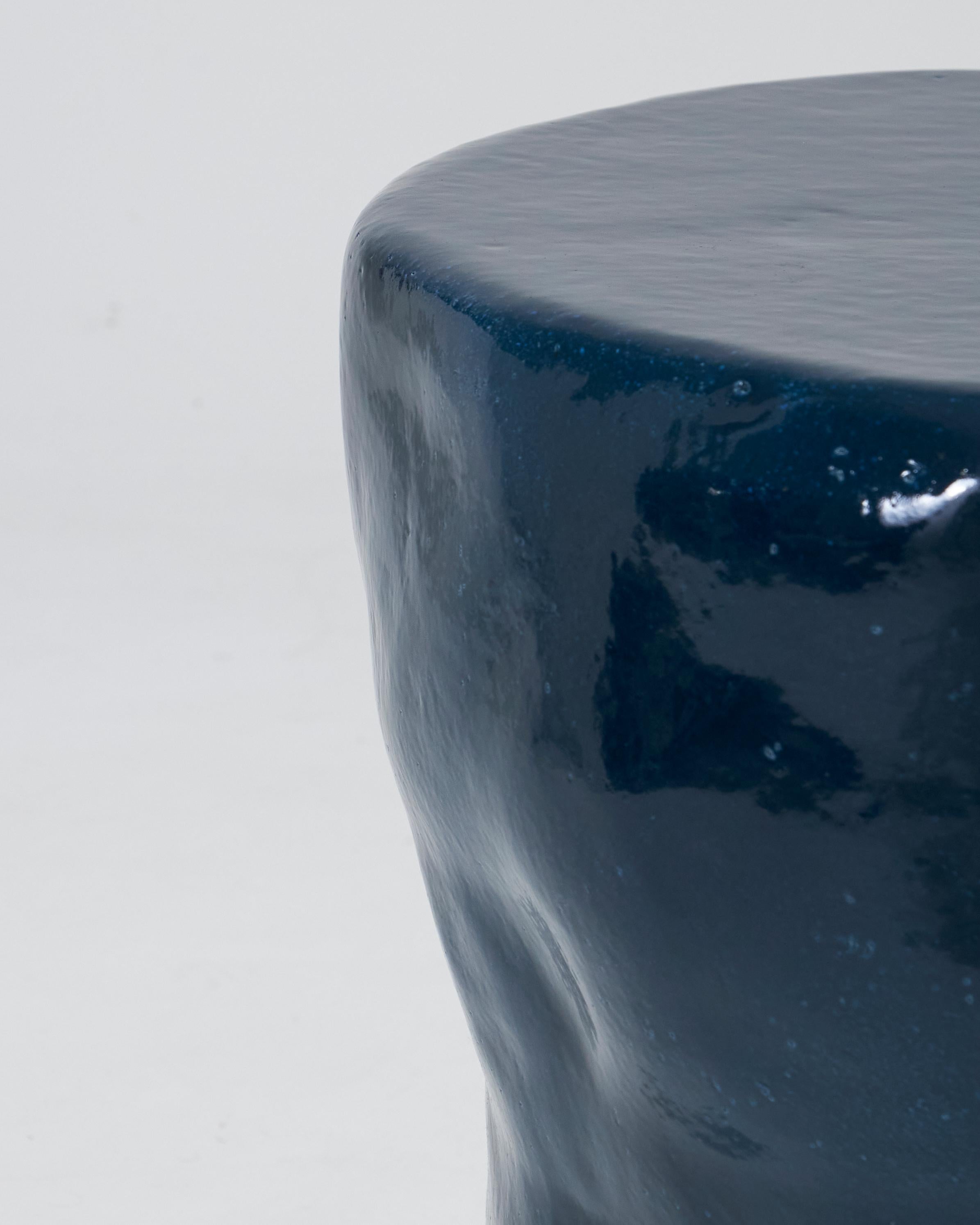 Céramique Table d'appoint en céramique bleu marine par Project 213A en vente
