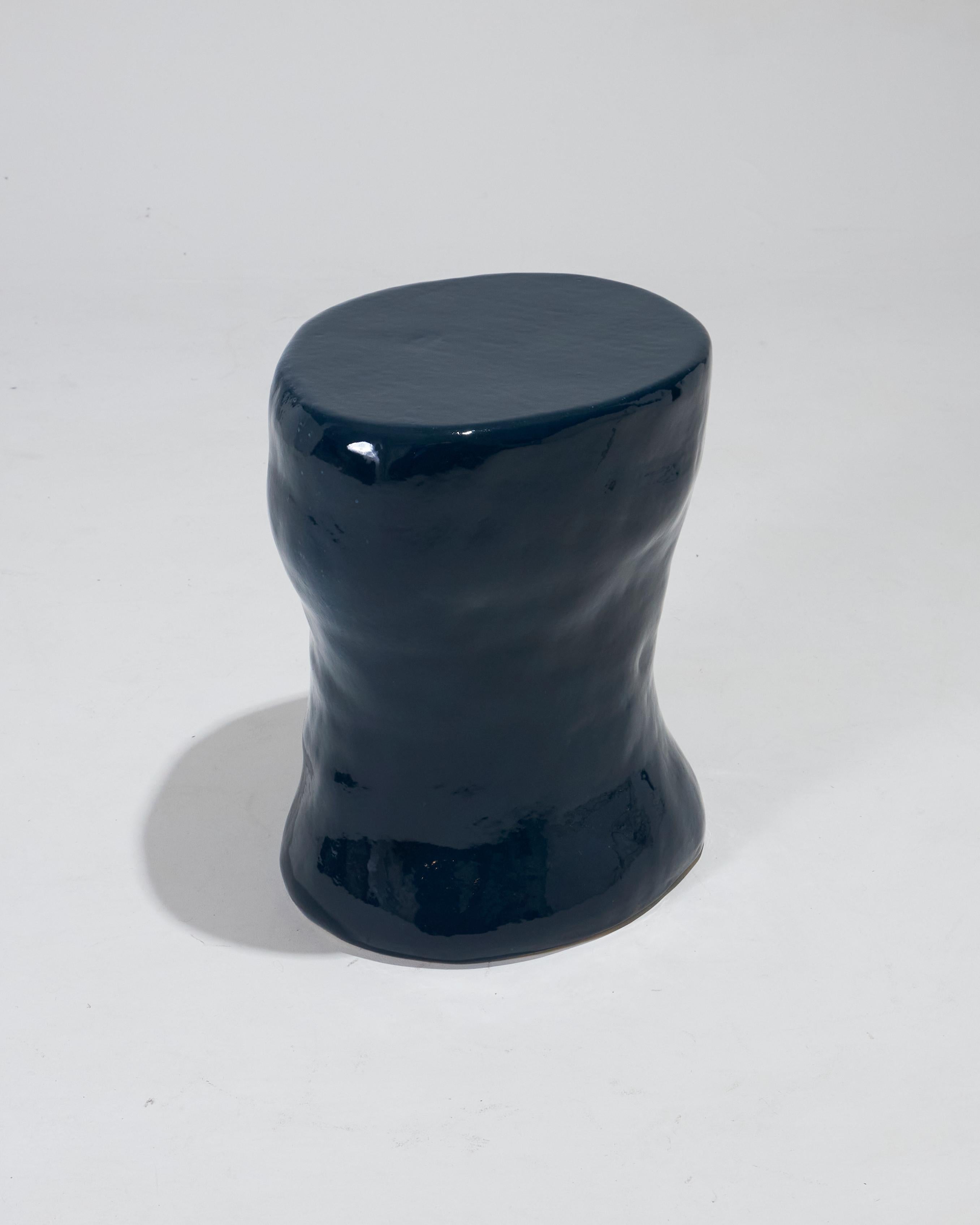Table d'appoint en céramique bleu marine par Project 213A en vente 2