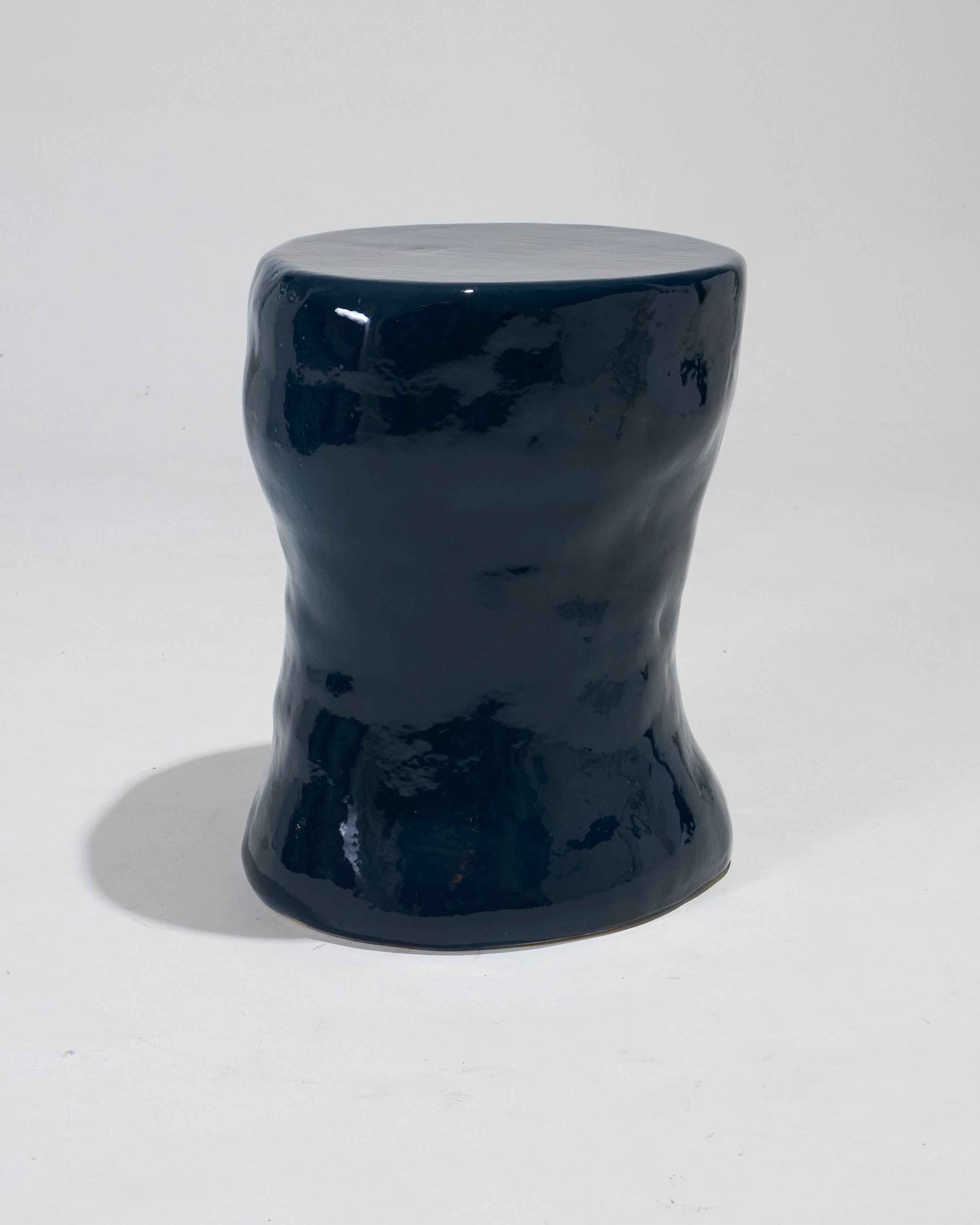 Table d'appoint en céramique bleu marine par Project 213A en vente 3
