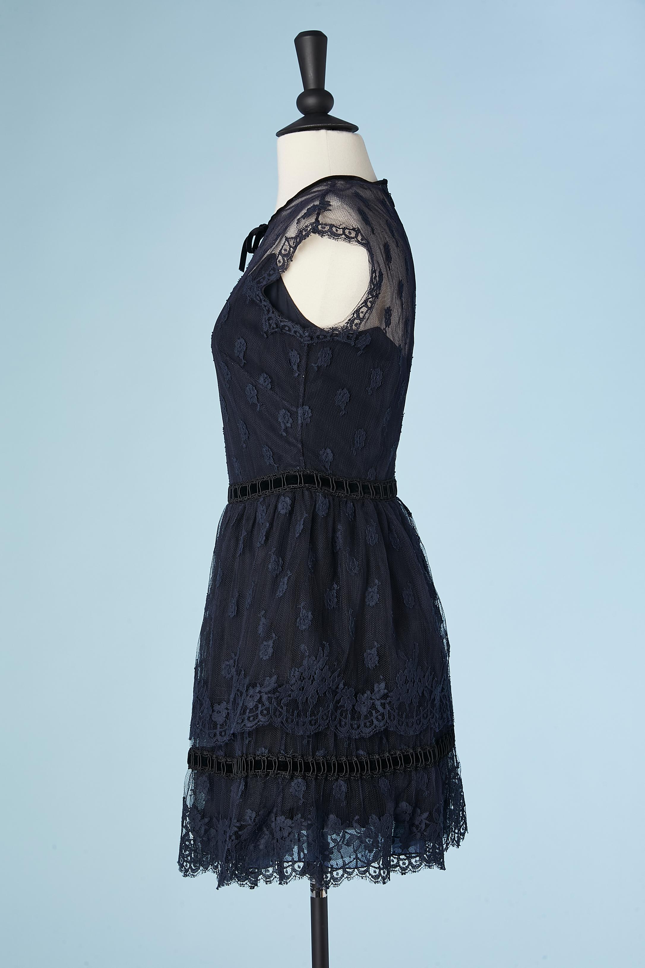 Navy blue cocktail dress in lace with black ribbons and ruffles Valentino  In Excellent Condition For Sale In Saint-Ouen-Sur-Seine, FR