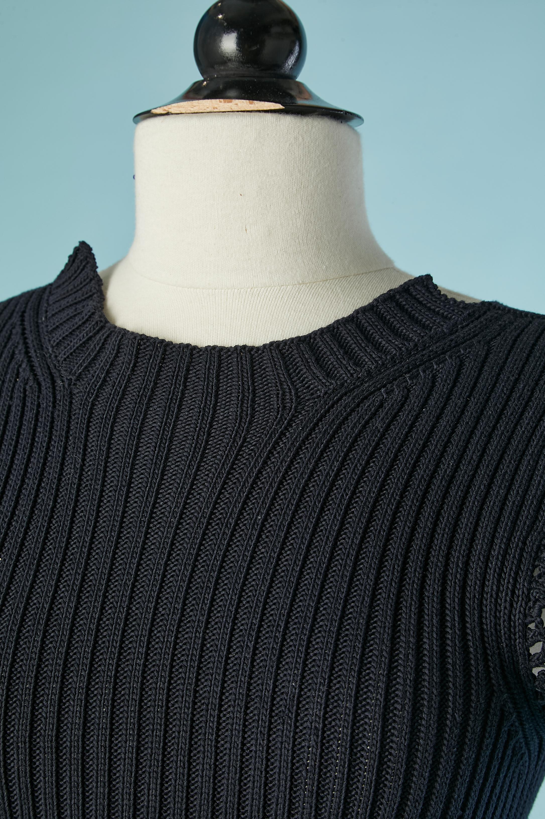 Navy blue cotton knit dress with crochet sleeve and bottom edge 
SIZE 40 (It) 36 (Fr) XS 