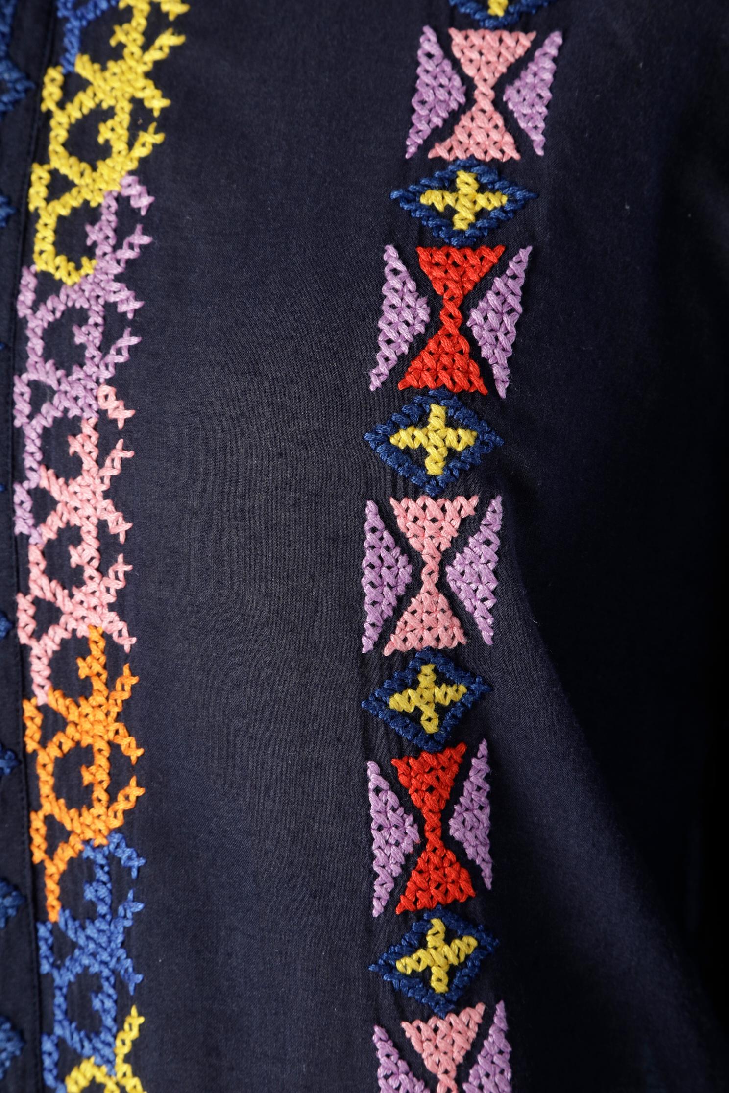 Navy blue cotton shirt with multicolor cotton threads embroideries ETRO  In Excellent Condition For Sale In Saint-Ouen-Sur-Seine, FR