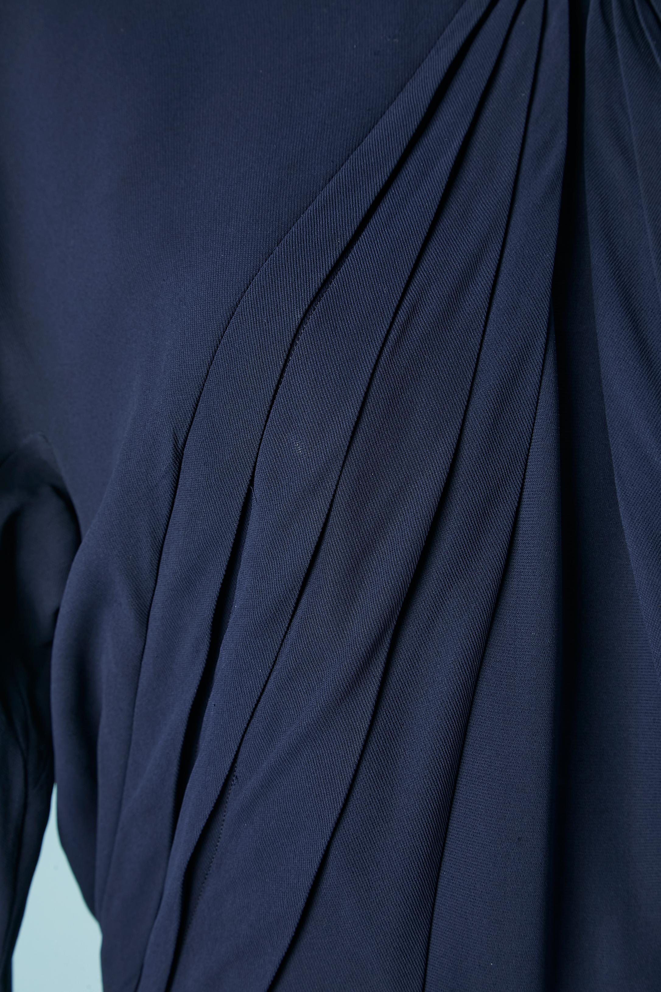 Marineblaues Crêpe-Cocktailkleid mit Falten auf der Büste von Jeanne Lanvin Castillo  (Schwarz) im Angebot