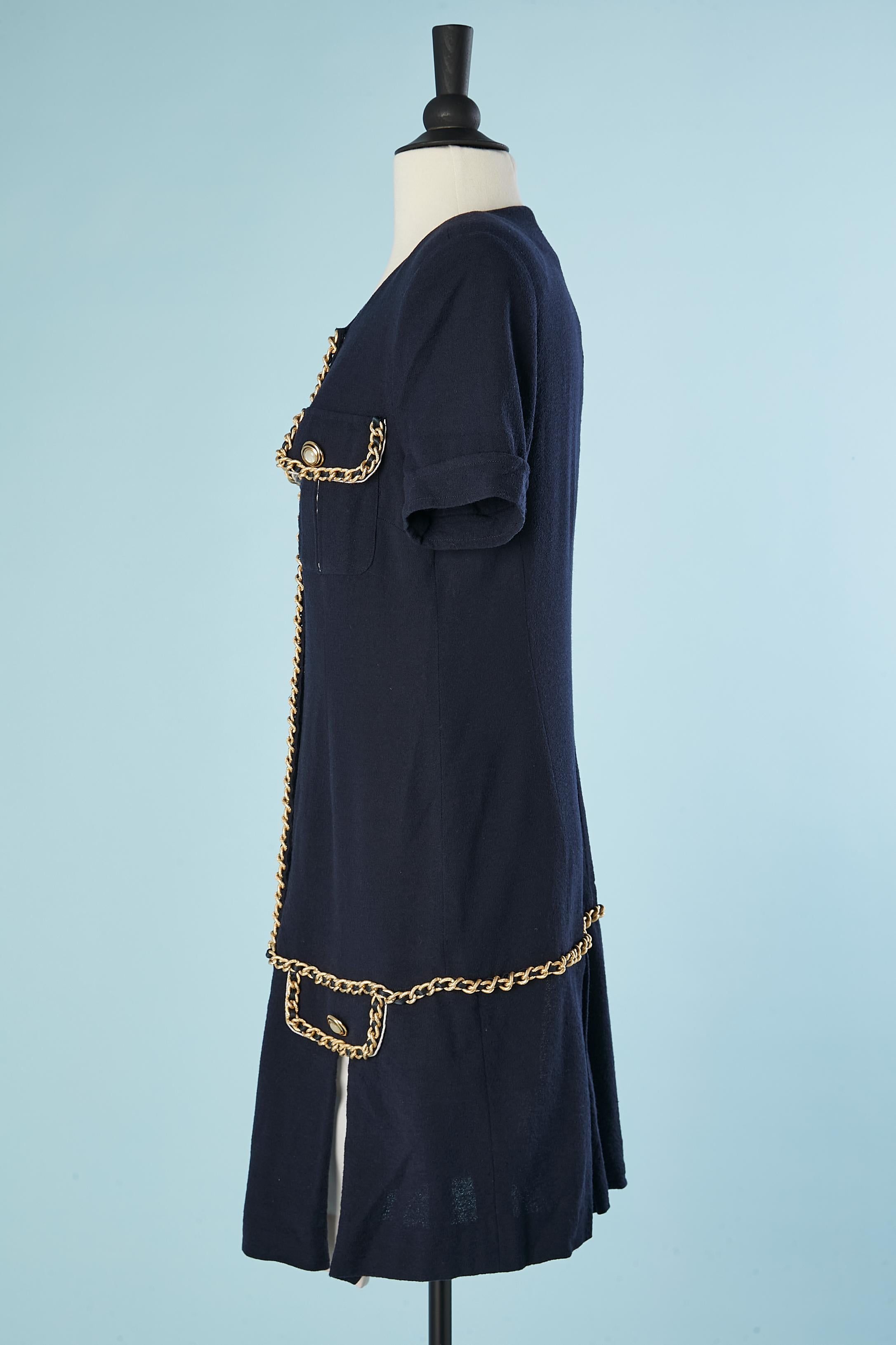 Robe de cocktail en crêpe bleu marine avec passepoils en chaîne dorés Versus Gianni Versace  Pour femmes en vente