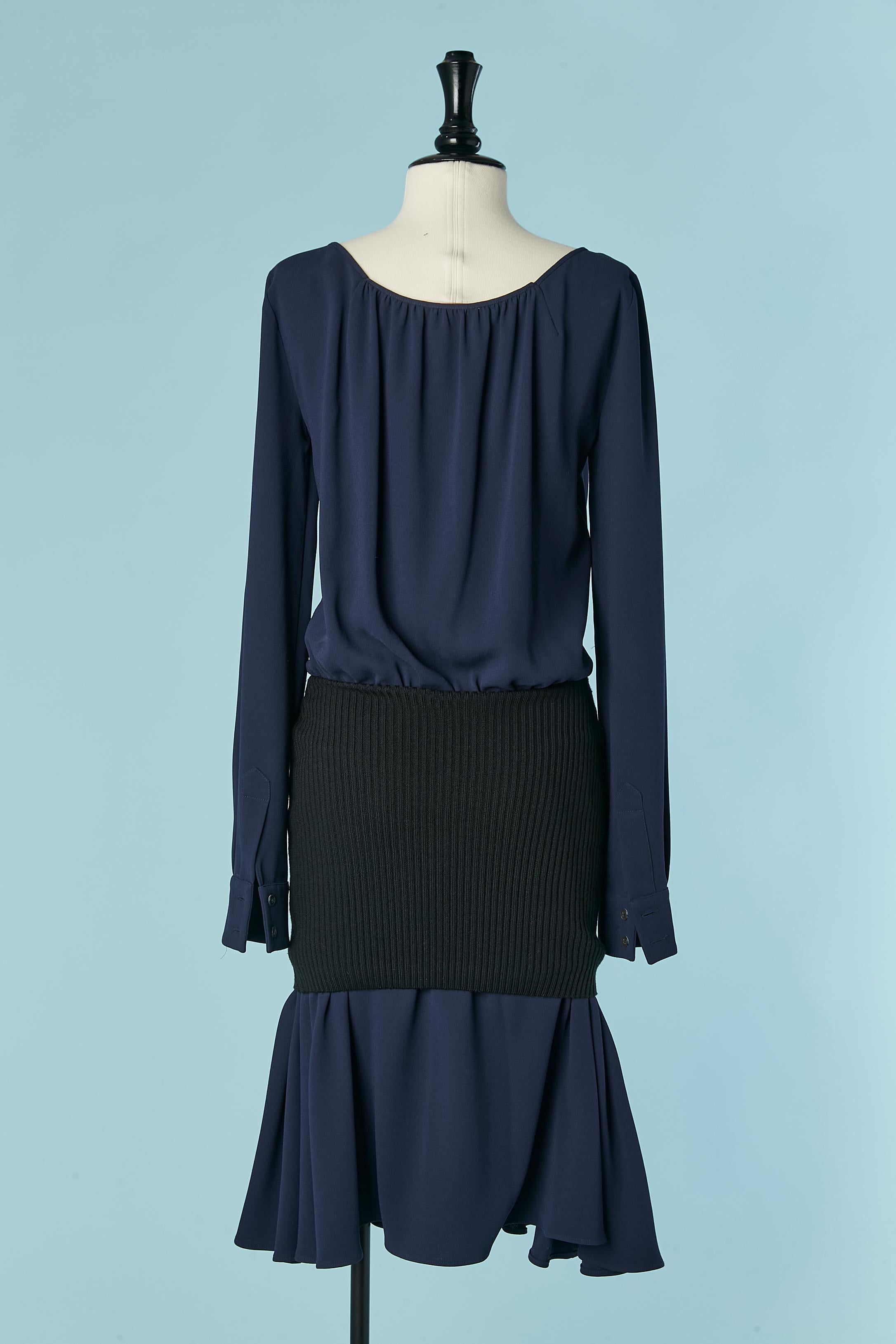 Robe bleu marine à volants et nervures de laine autour des hanches John Galliano en vente 3