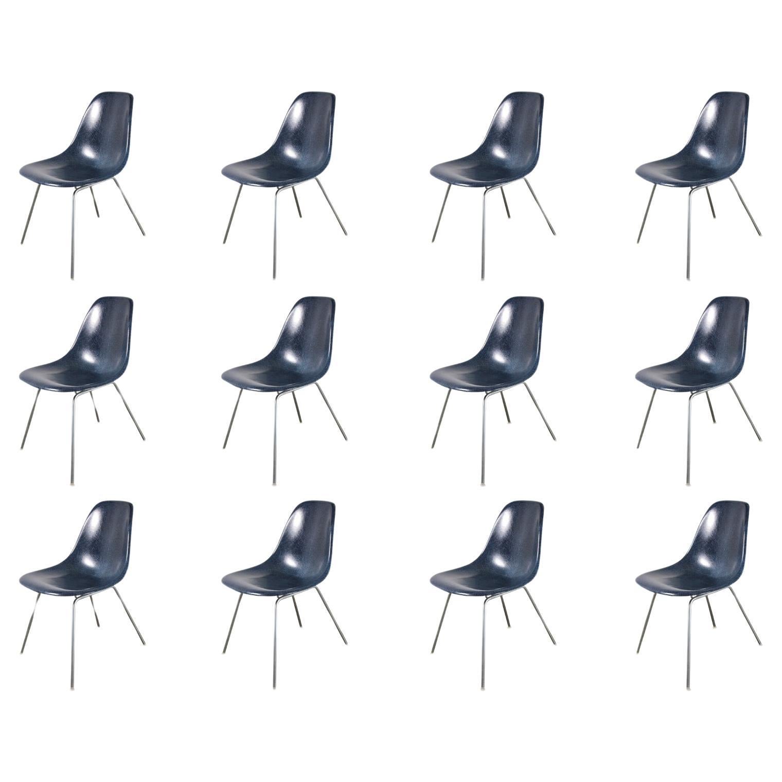 Eames pour Herman Miller fauteuil coquillage en fibre de verre bleu marine vintage des années 1960 