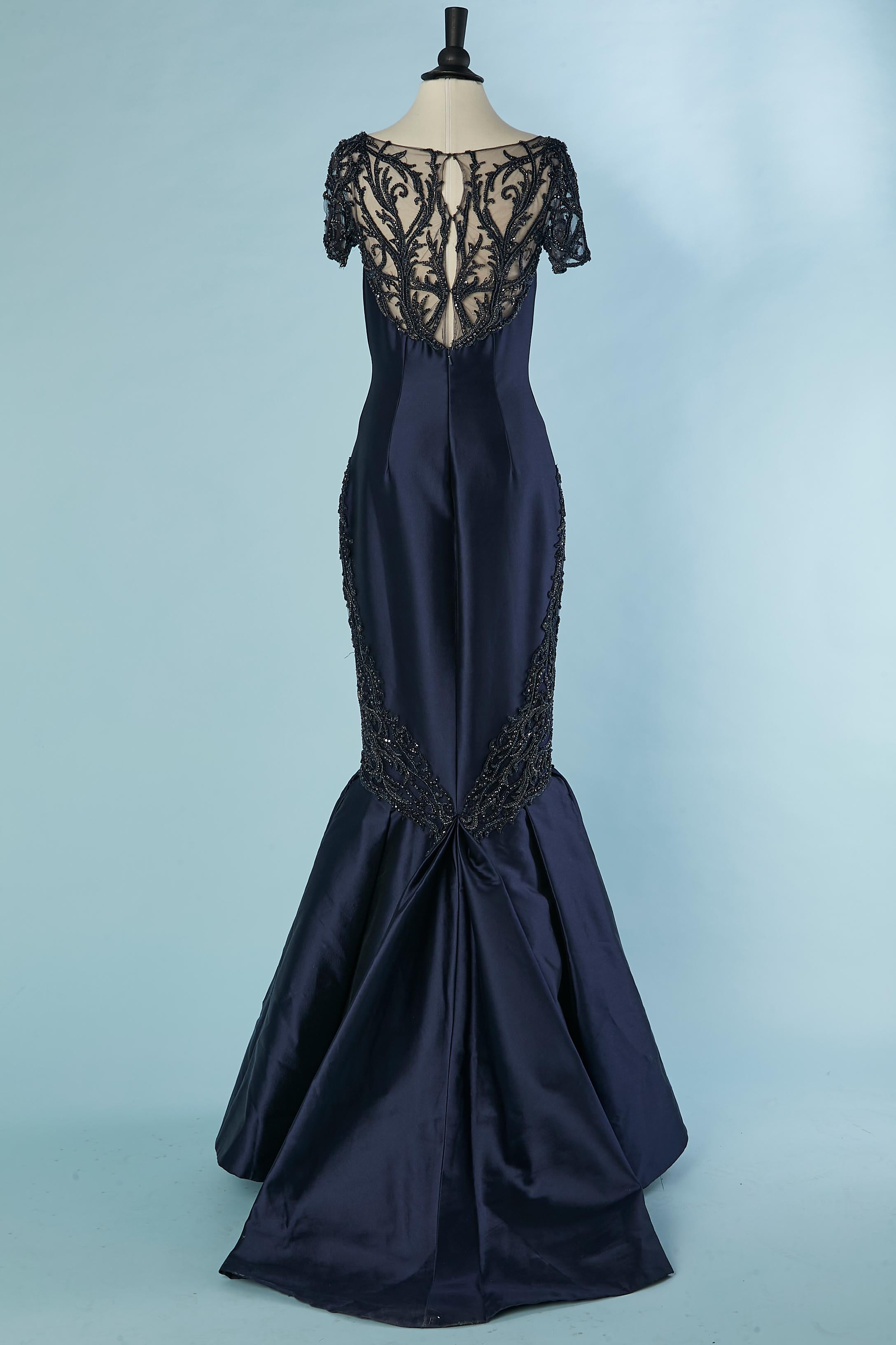 Navy blue evening gown in twill silk and embroideries with drag Lorena Sarbu For Sale 2