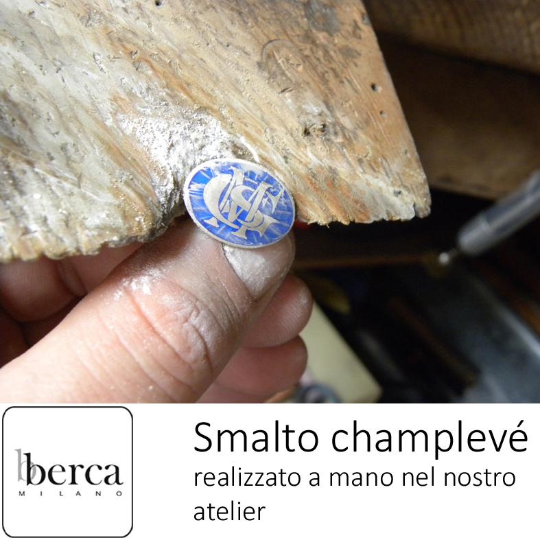 Gemelos redondos de plata de ley esmaltados a mano azul marino Berca en venta 7