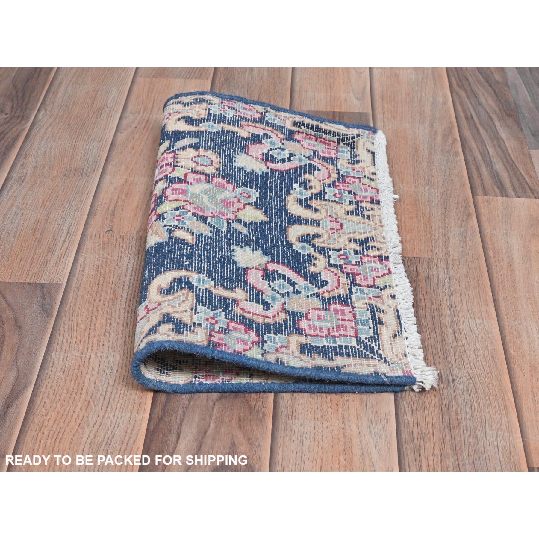 Marineblauer handgeknüpfter persischer Kerman-Teppich aus Wolle im Used-Look, Vintage (Handgeknüpft) im Angebot