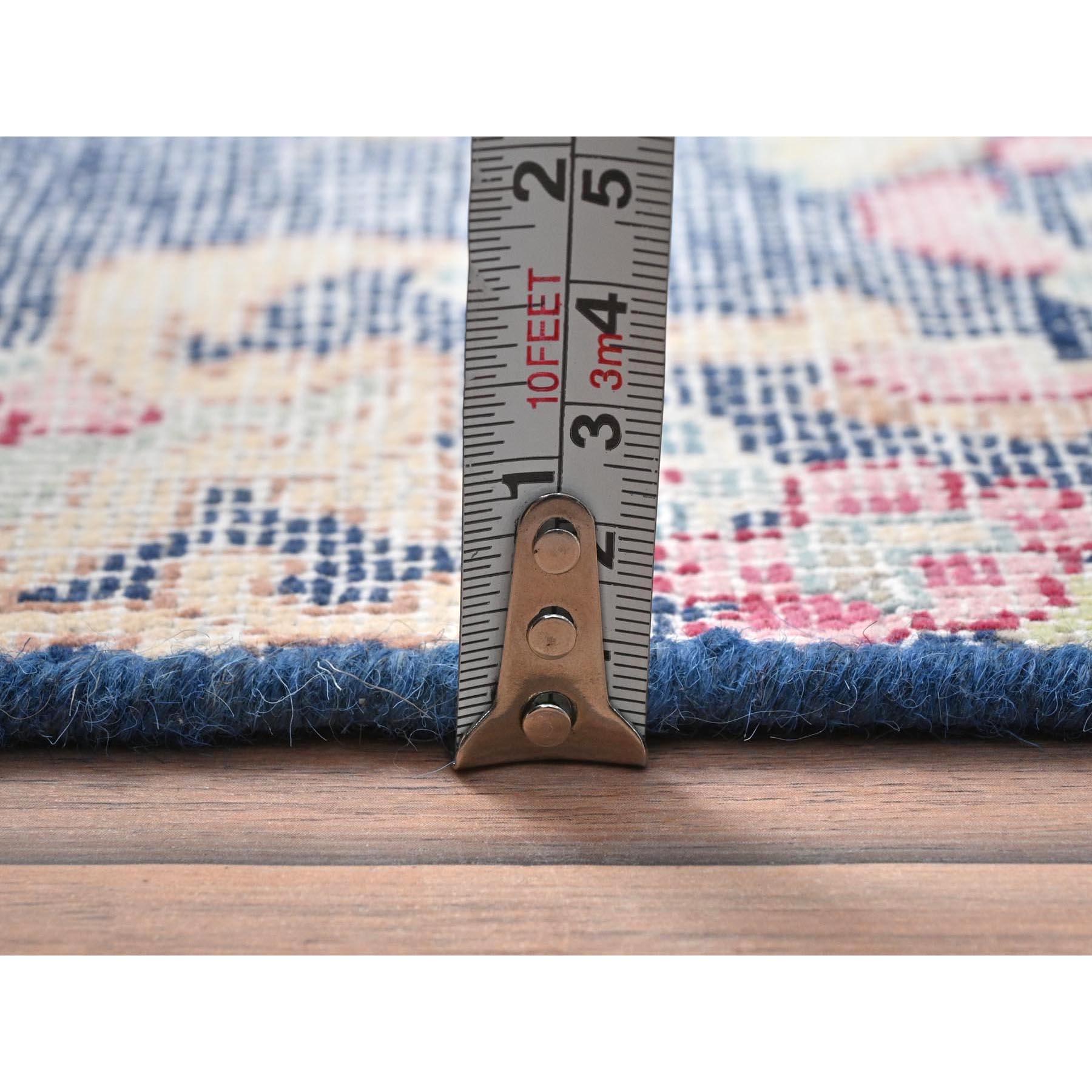 Marineblauer handgeknüpfter persischer Kerman-Teppich aus Wolle im Used-Look, Vintage im Zustand „Gut“ im Angebot in Carlstadt, NJ