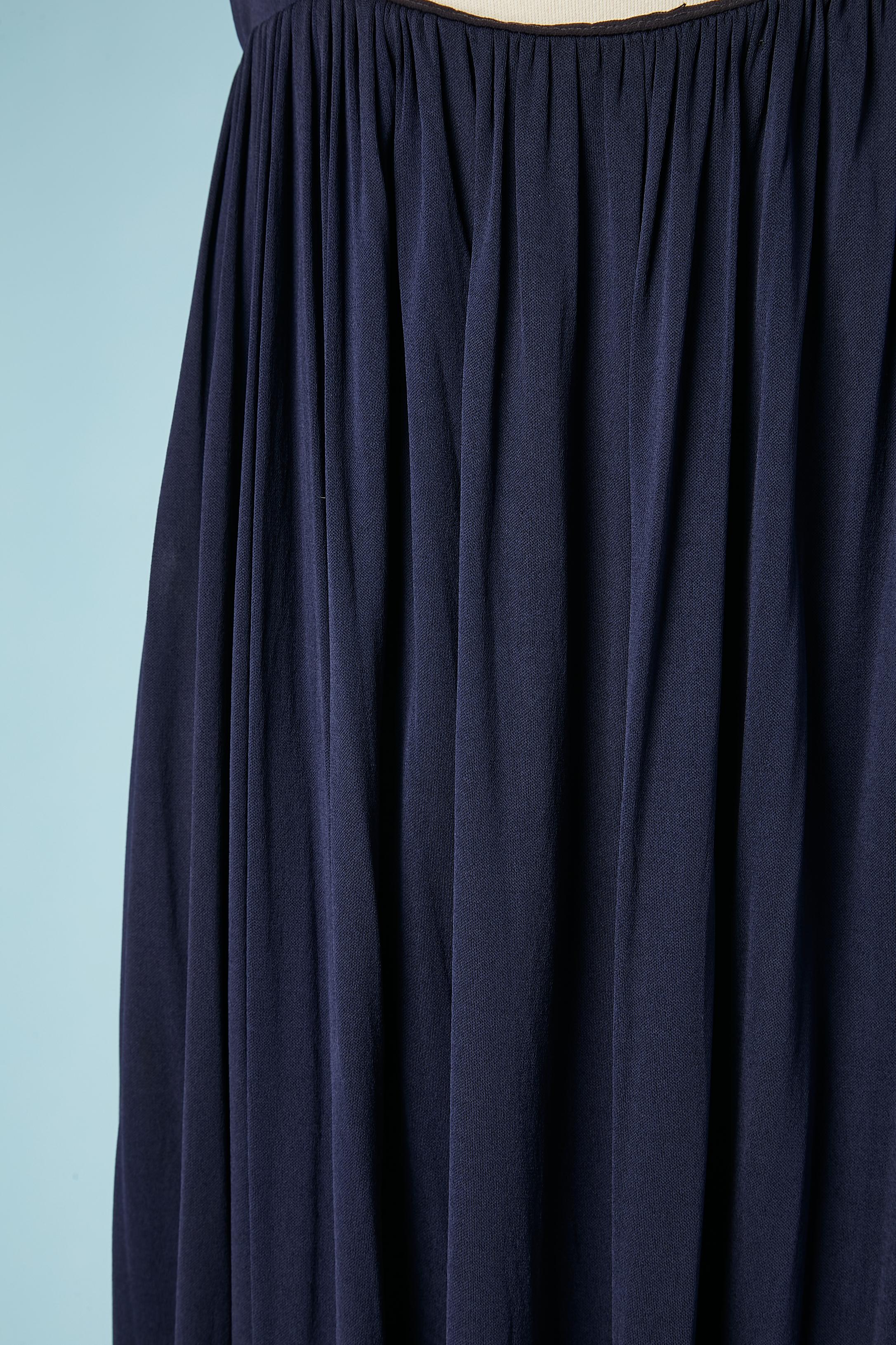 Noir Robe en jersey bleu marine avec encolure en strass « Modern Couture », circa 1970 en vente