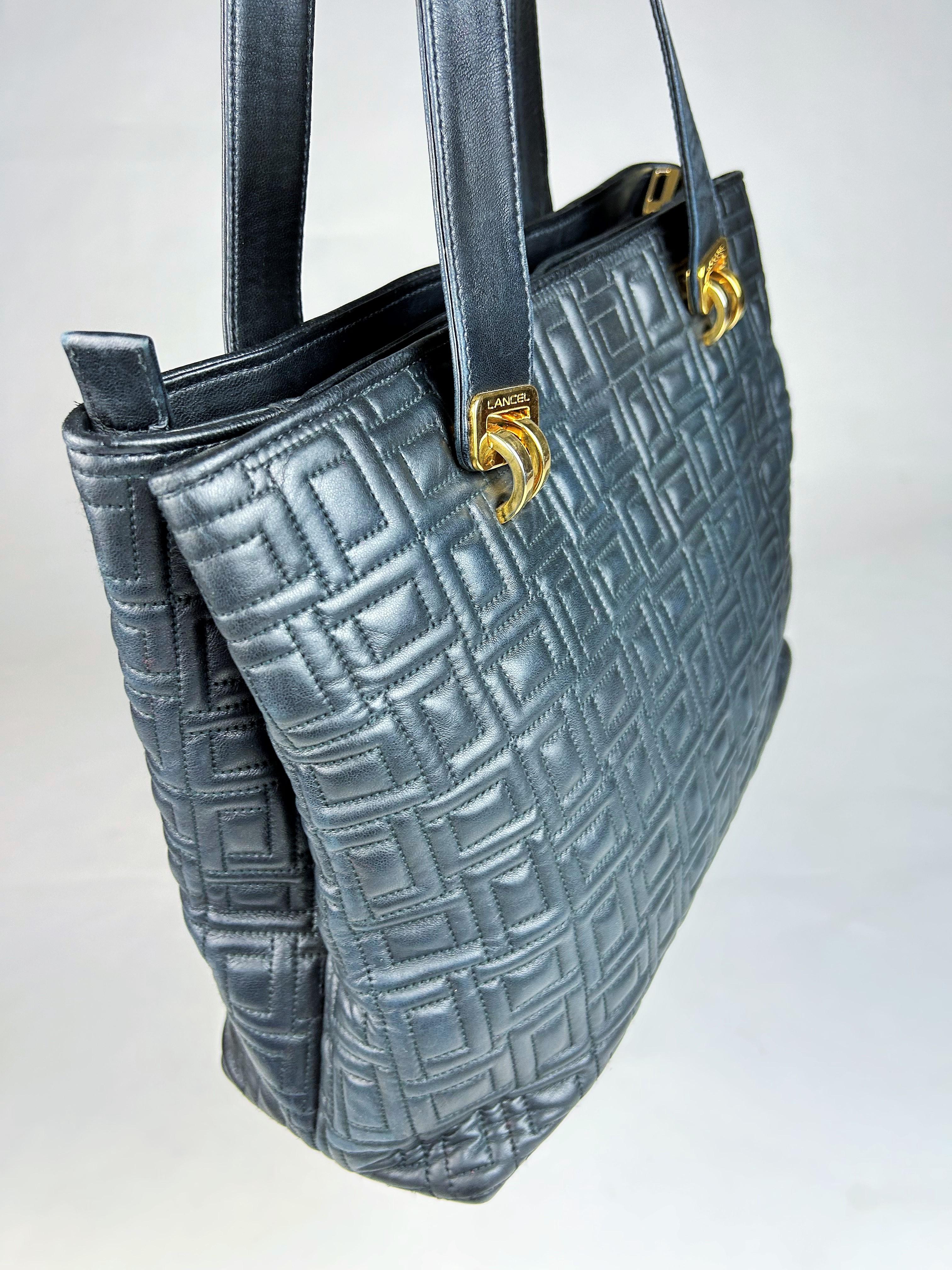 Bolso de piel azul marino de Lancel con bolsa - Francia Circa 1990 en venta 8