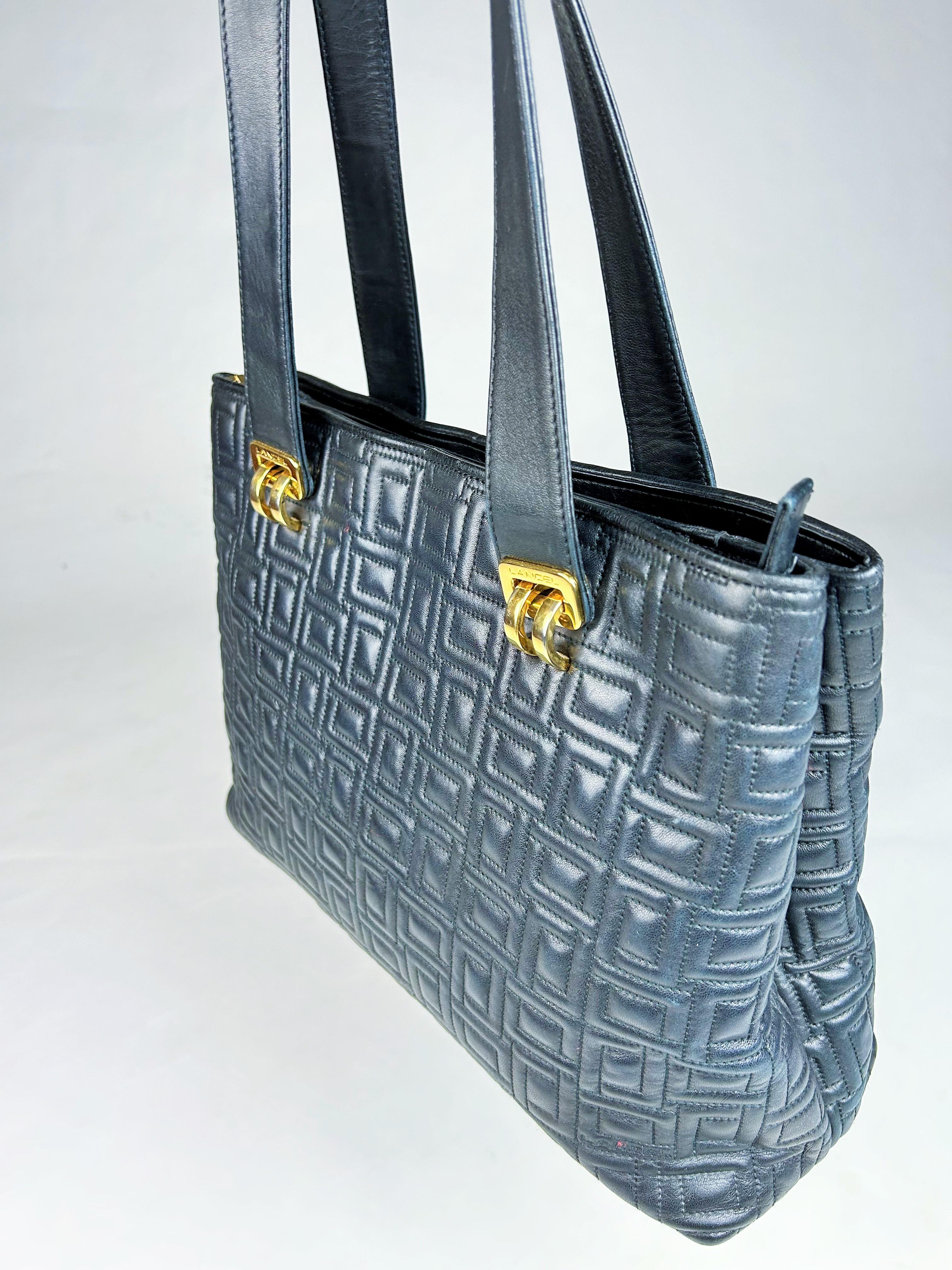 Bolso de piel azul marino de Lancel con bolsa - Francia Circa 1990 en venta 9